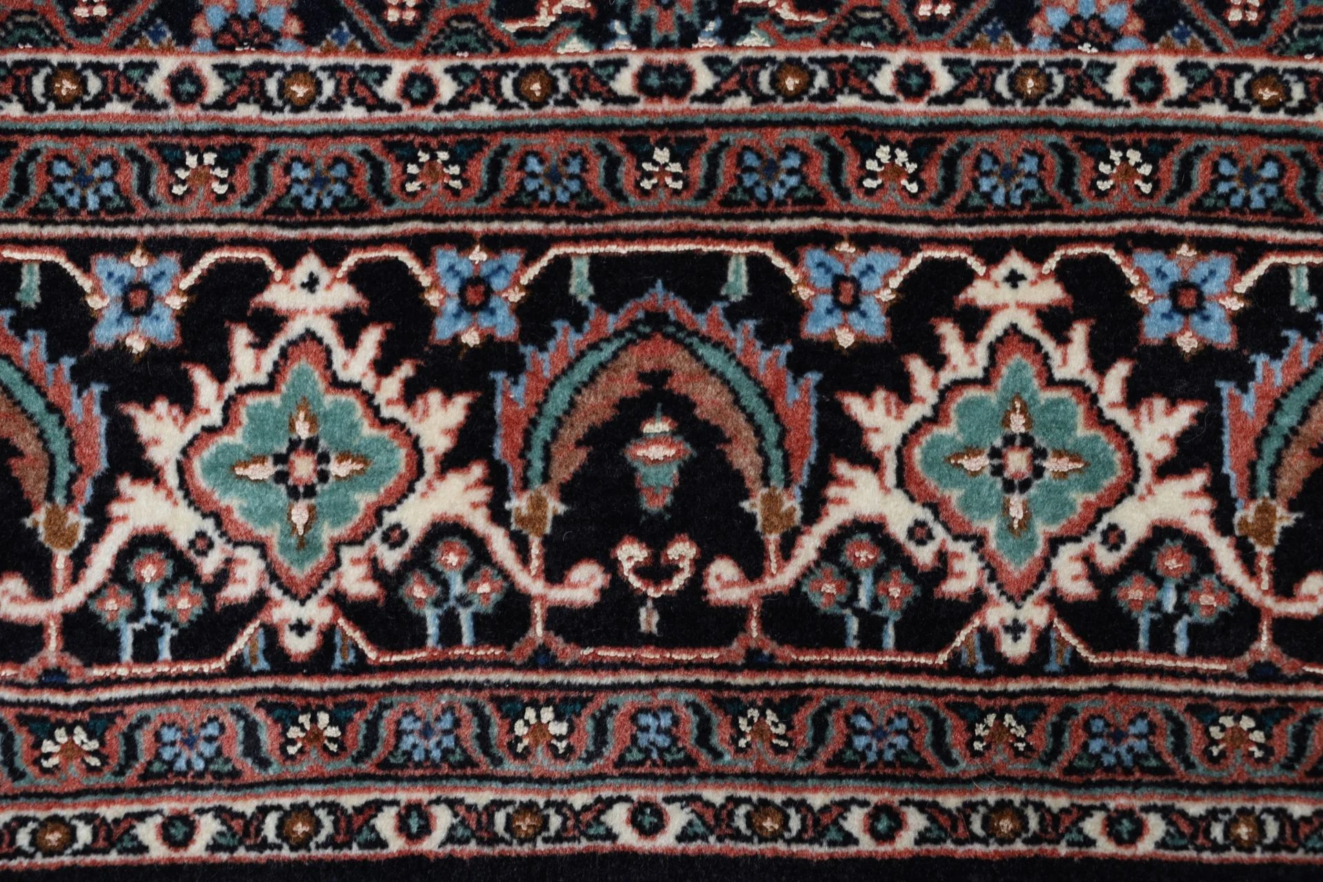 Bijar Persian Rug — hand-knotted, 170 × 240 cm, Wool & Silk