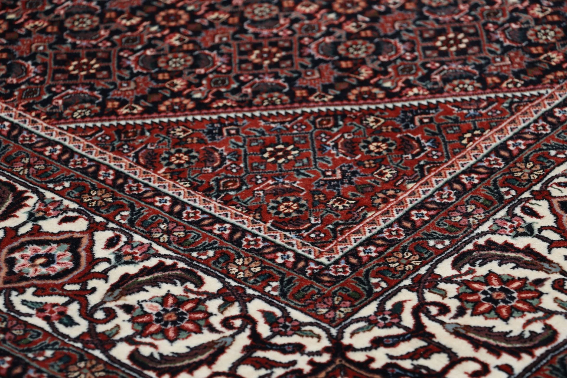 Bijar Persian Rug 170 × 243 cm, Wool & Silk, hand-knotted