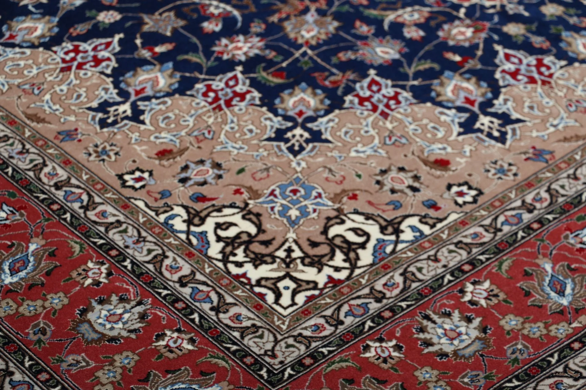 perserteppich-tabriz-200-x-248-cm-schurwolle-seide-handgeknupft-36 Tabriz Persian Rug — hand-knotted, 200 × 248 cm, Wool & Silk