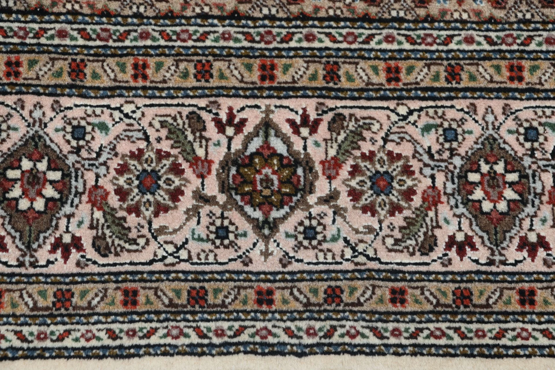 perserteppich-tabriz-170-x-242-cm-schurwolle-seide-handgeknupft-35 Hand-Knotted Wool & Silk Tabriz Persian Rug, 170 × 242 cm