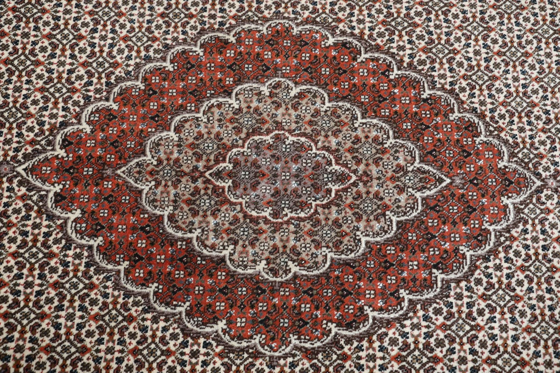 perserteppich-tabriz-170-x-242-cm-schurwolle-seide-handgeknupft-37 Hand-Knotted Wool & Silk Tabriz Persian Rug, 170 × 242 cm