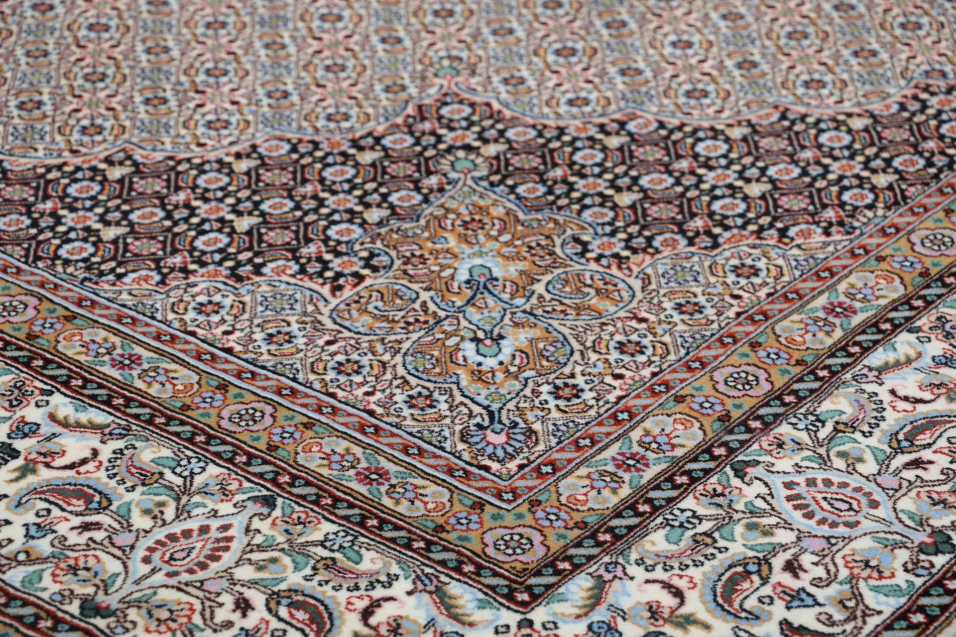 Moud Persian Rug 253 × 350 cm, Wool, hand-knotted