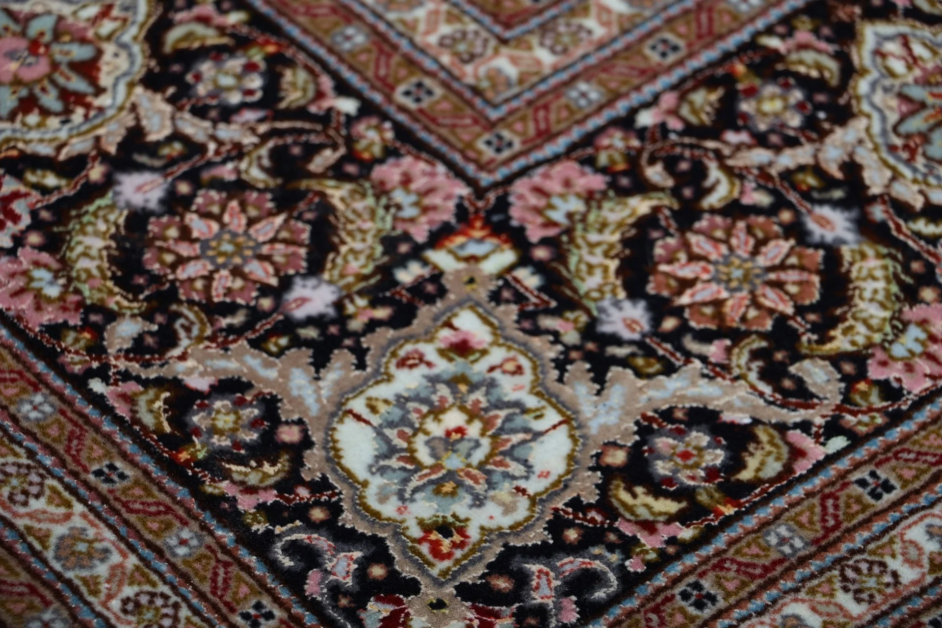 Tabriz Persian Rug 205 × 261 cm, Wool & Silk, hand-knotted