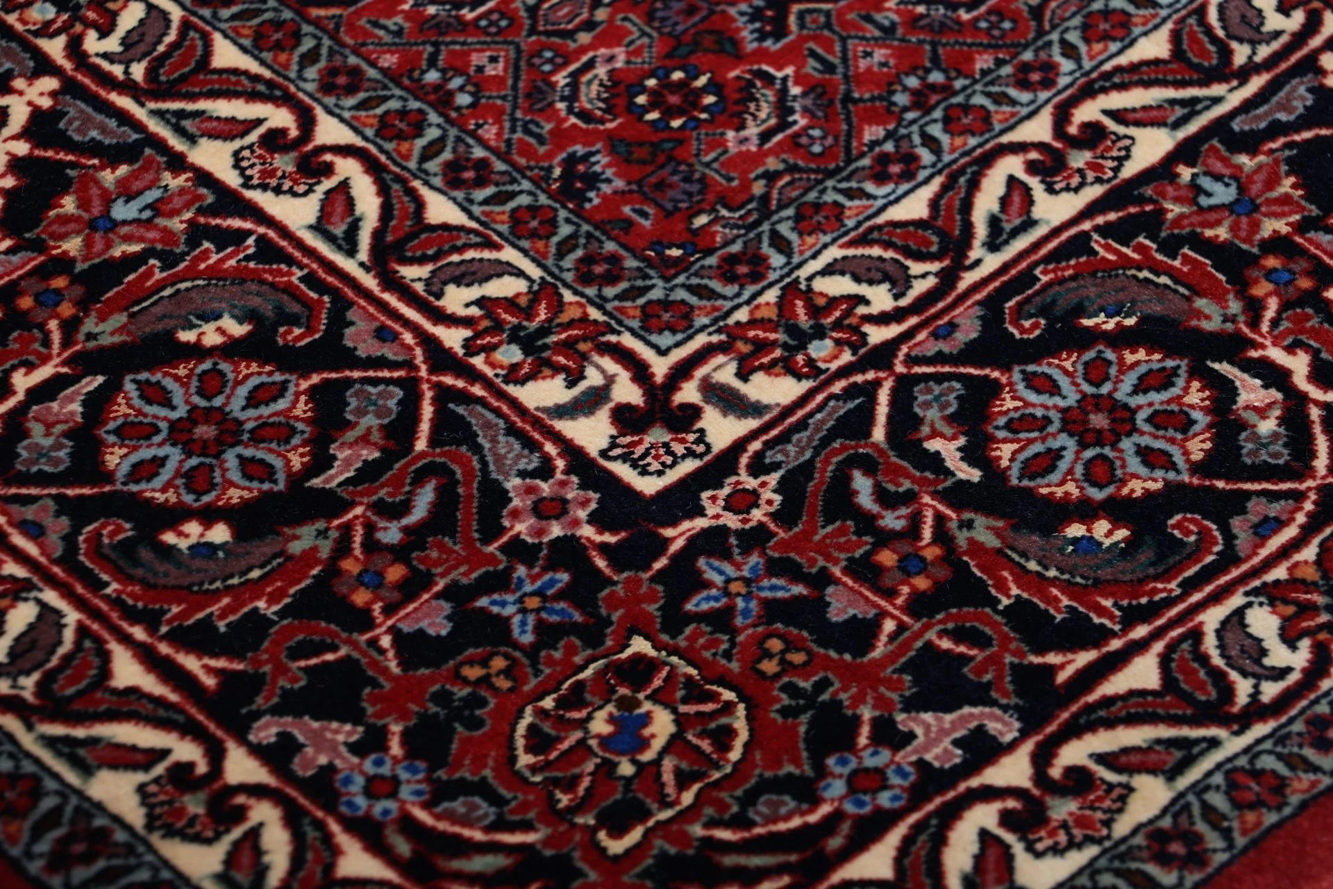 perserteppich-bidjar-200-x-208-cm-schurwolle-seide-handgeknupft-24 Bijar Persian Rug — hand-knotted, 200 × 208 cm, Wool & Silk