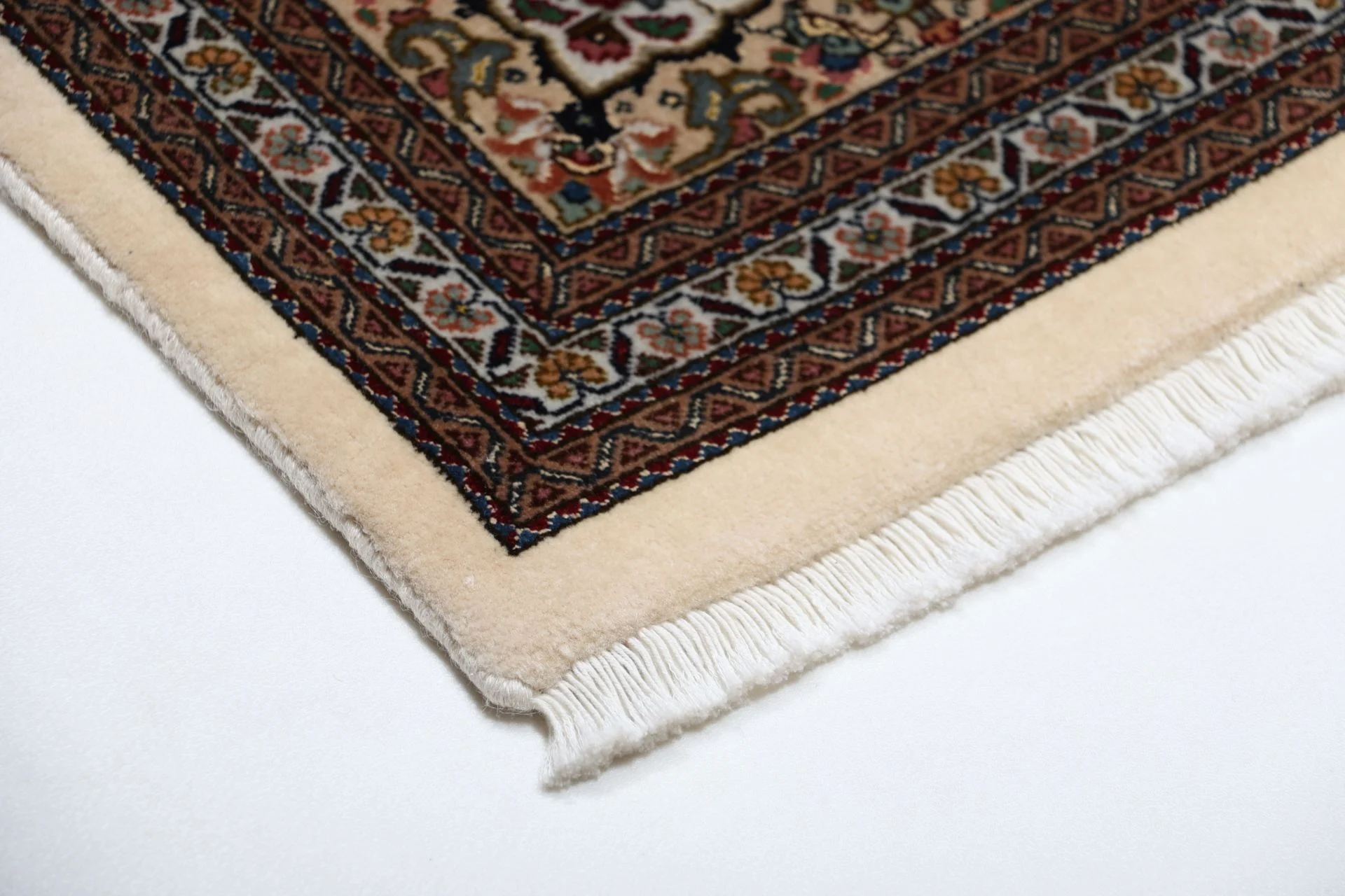 perserteppich-tabriz-198-x-260-cm-schurwolle-seide-handgeknupft-26 Tabriz Persian Rug — hand-knotted, 198 × 260 cm, Wool & Silk