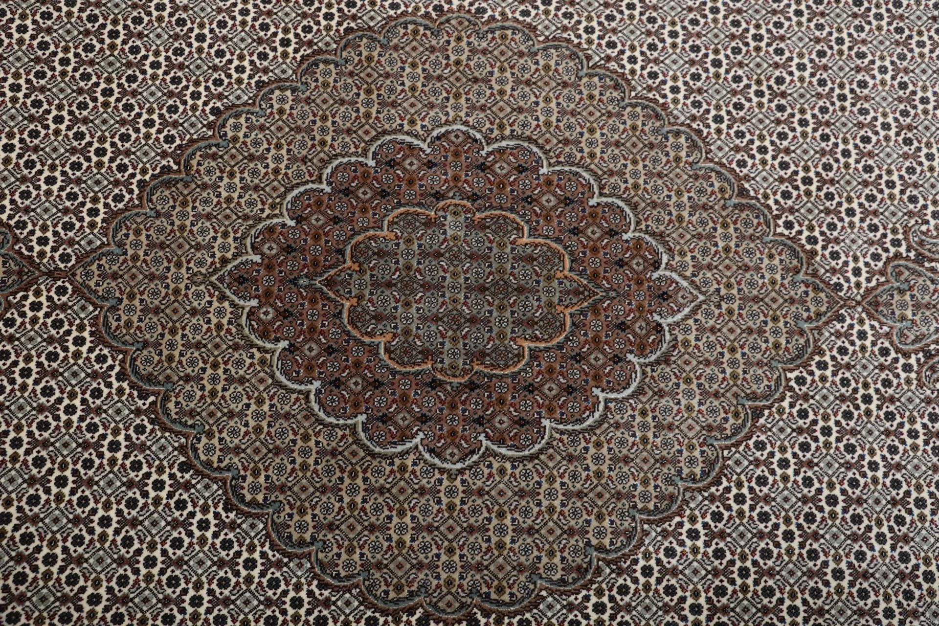 perserteppich-tabriz-198-x-260-cm-schurwolle-seide-handgeknupft-30 Tabriz Persian Rug — hand-knotted, 198 × 260 cm, Wool & Silk