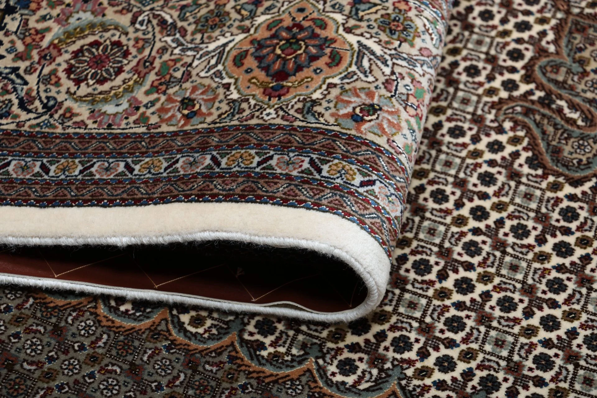 perserteppich-tabriz-198-x-260-cm-schurwolle-seide-handgeknupft-31 Tabriz Persian Rug — hand-knotted, 198 × 260 cm, Wool & Silk