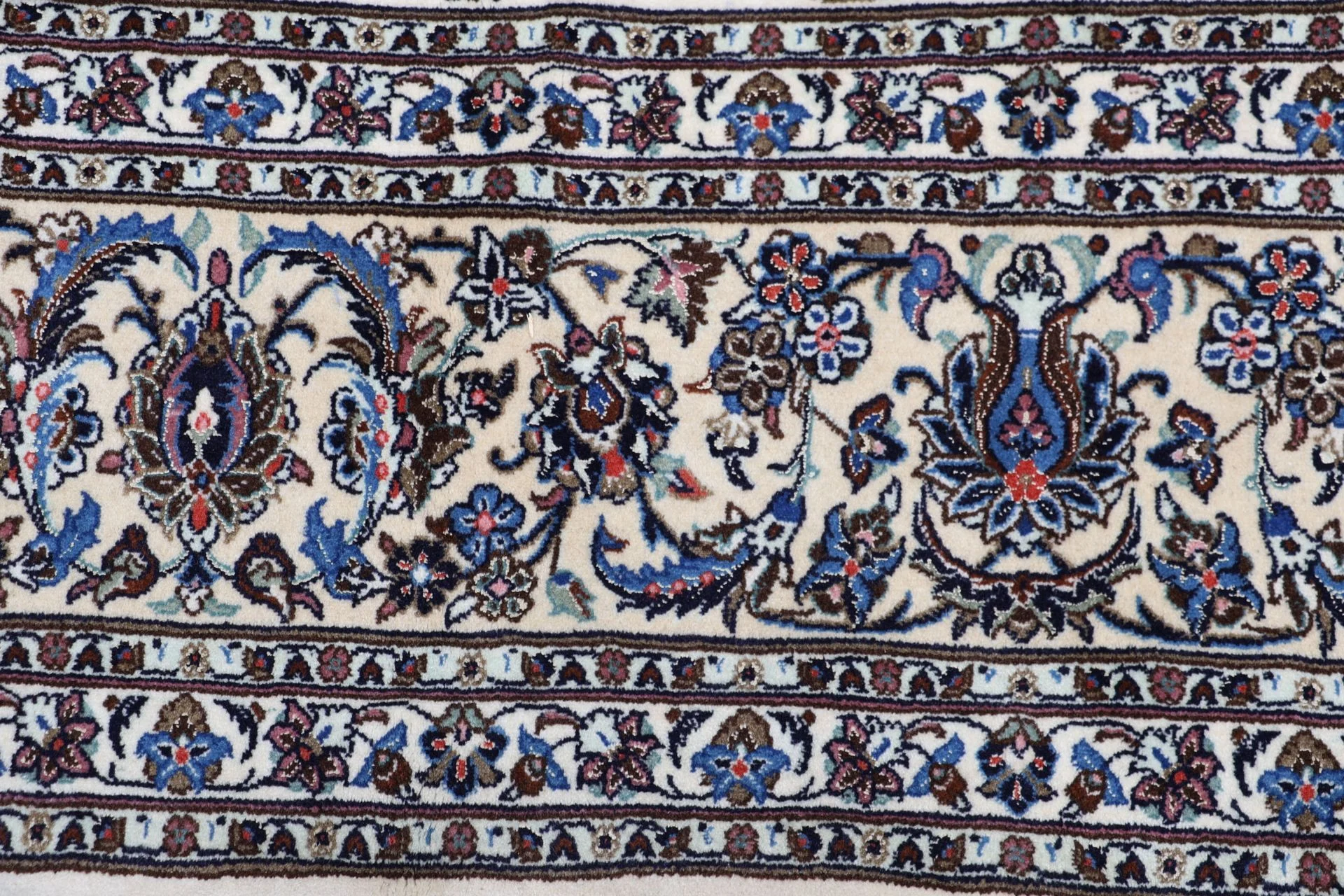perserteppich-kashan-250-x-356-cm-schurwolle-seide-handgeknupft-27 Kashan Persian Rug 250 × 356 cm, Wool & Silk, hand-knotted