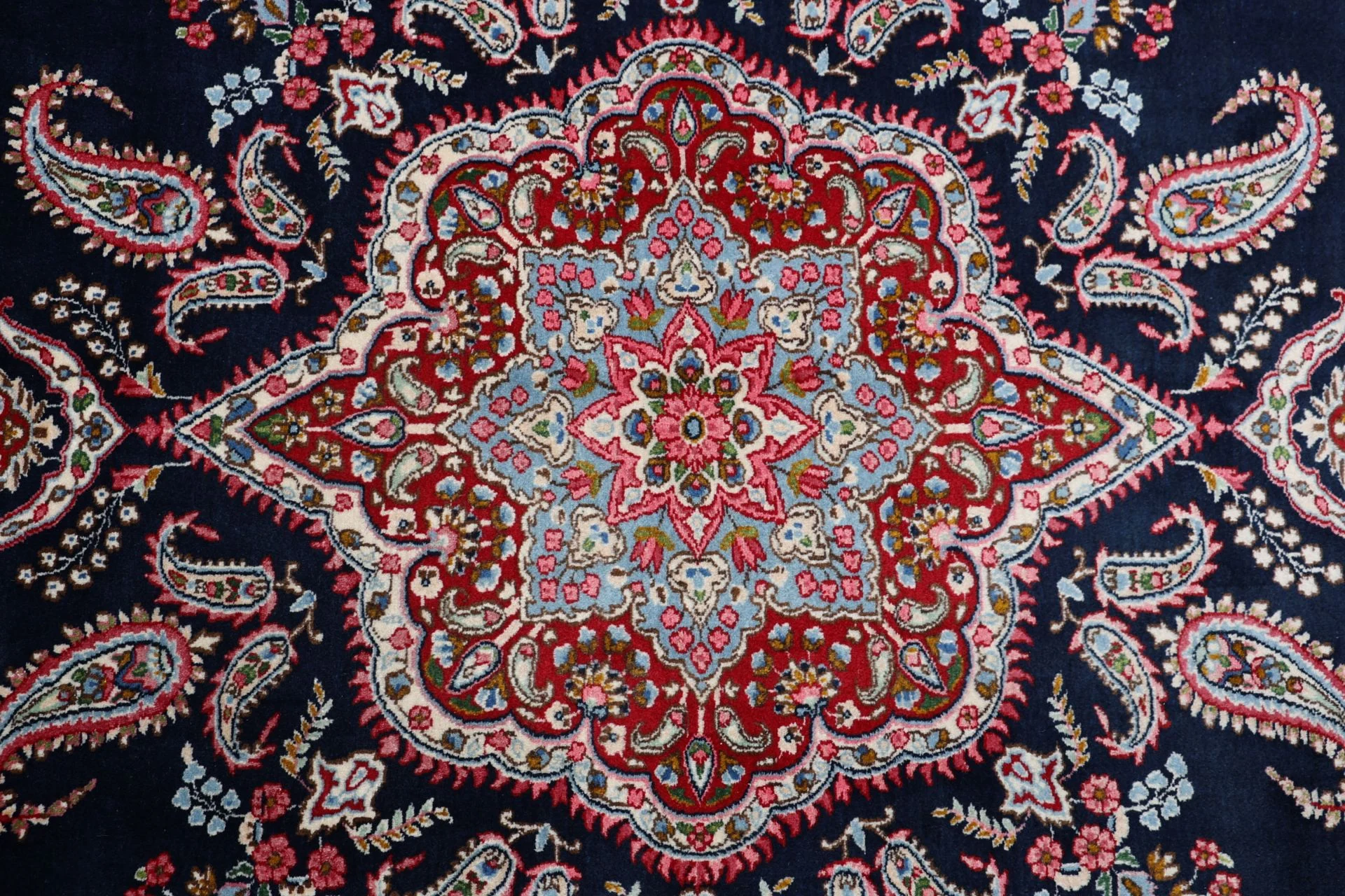 Kerman Persian Rug — hand-knotted, 275 × 360 cm, Wool
