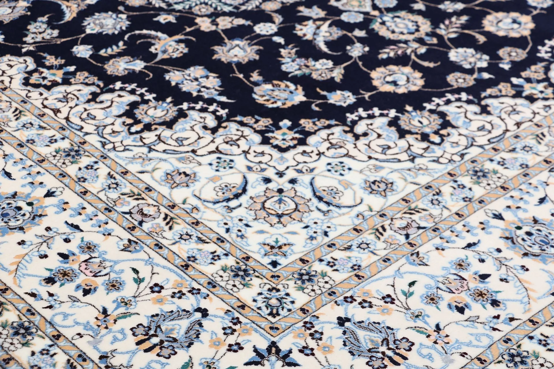 perserteppich-nain-210-x-263-cm-schurwolle-und-seide-handgeknupft-9 Nain Persian Rug 210 × 263 cm, Wool & Silk, hand-knotted