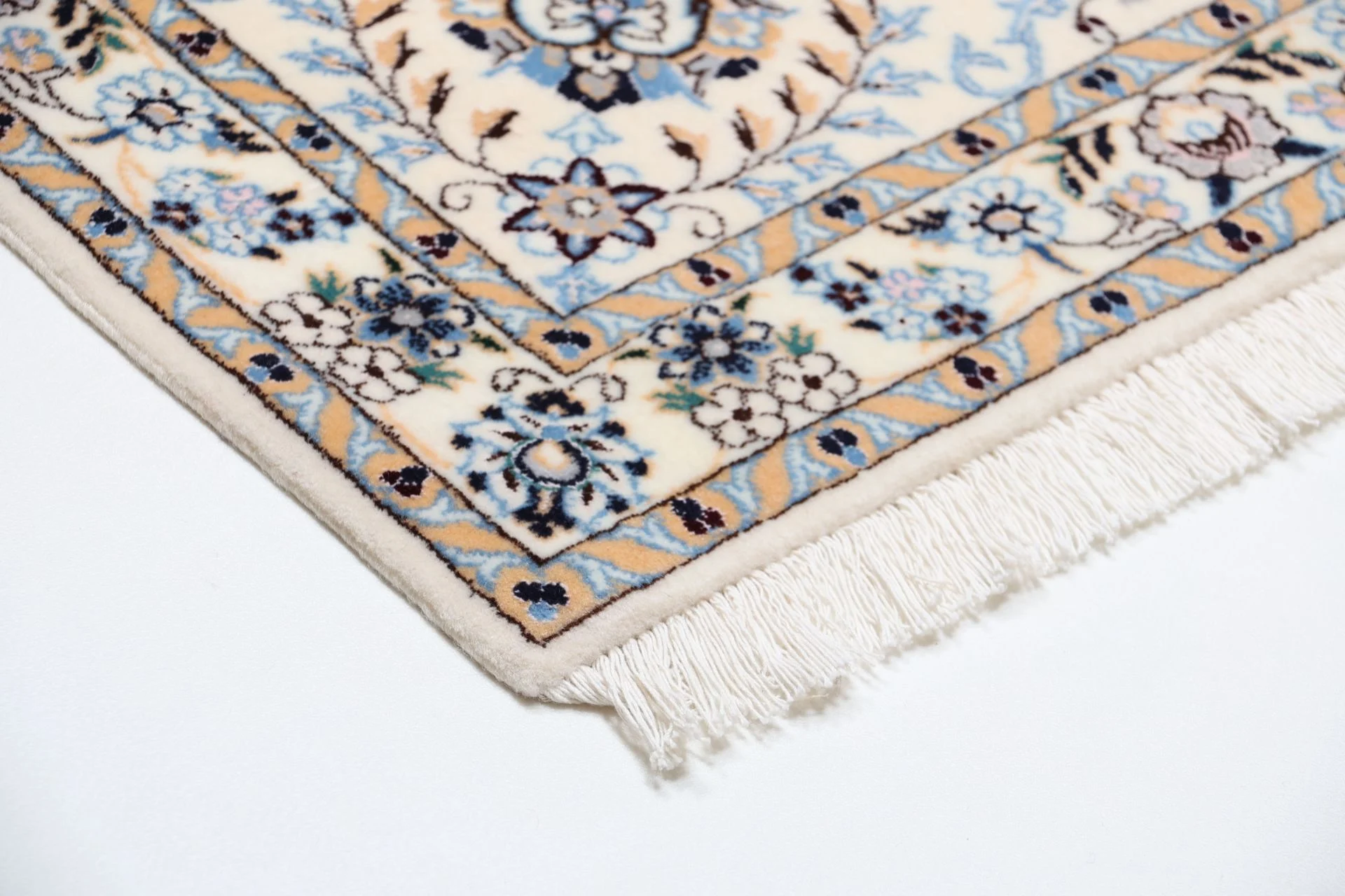 perserteppich-nain-210-x-263-cm-schurwolle-und-seide-handgeknupft-11 Nain Persian Rug 210 × 263 cm, Wool & Silk, hand-knotted