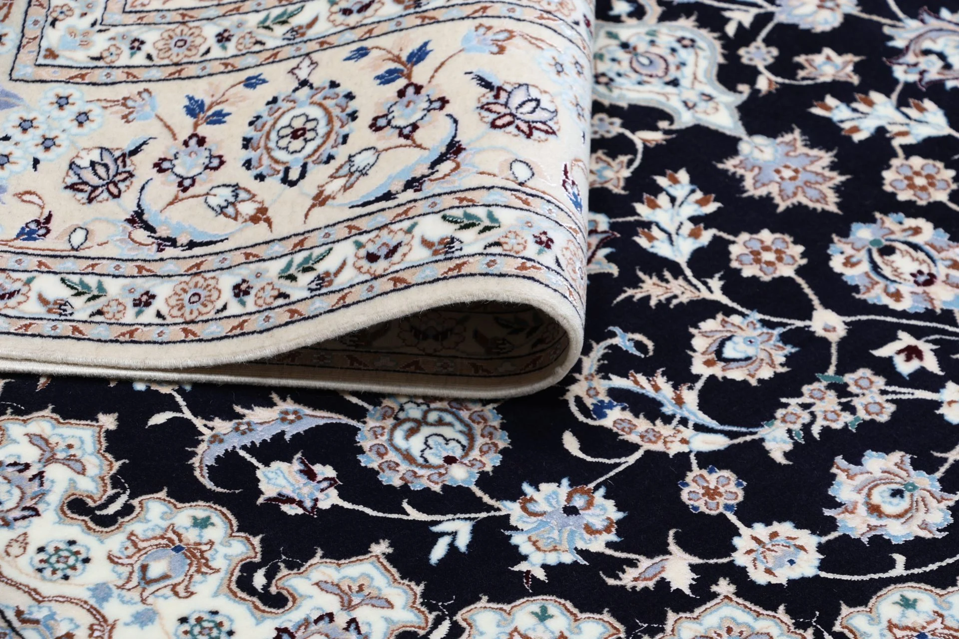 perserteppich-nain-210-x-263-cm-schurwolle-und-seide-handgeknupft-19 Nain Persian Rug 210 × 263 cm, Wool & Silk, hand-knotted