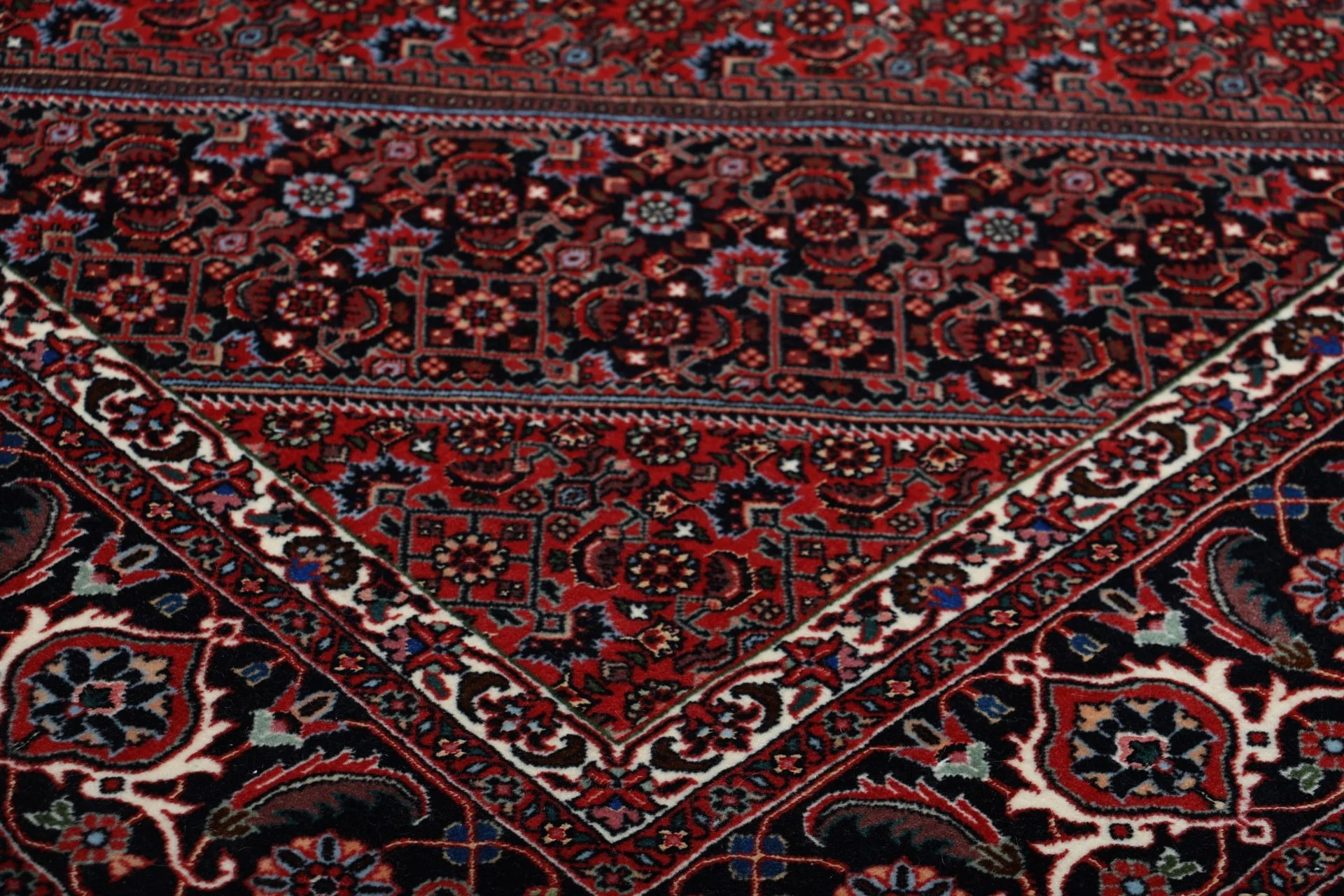 perserteppich-bidjar-206-x-212-cm-schurwolle-seide-handgeknupft-9 Bijar Persian Rug — hand-knotted, 206 × 212 cm, Wool & Silk
