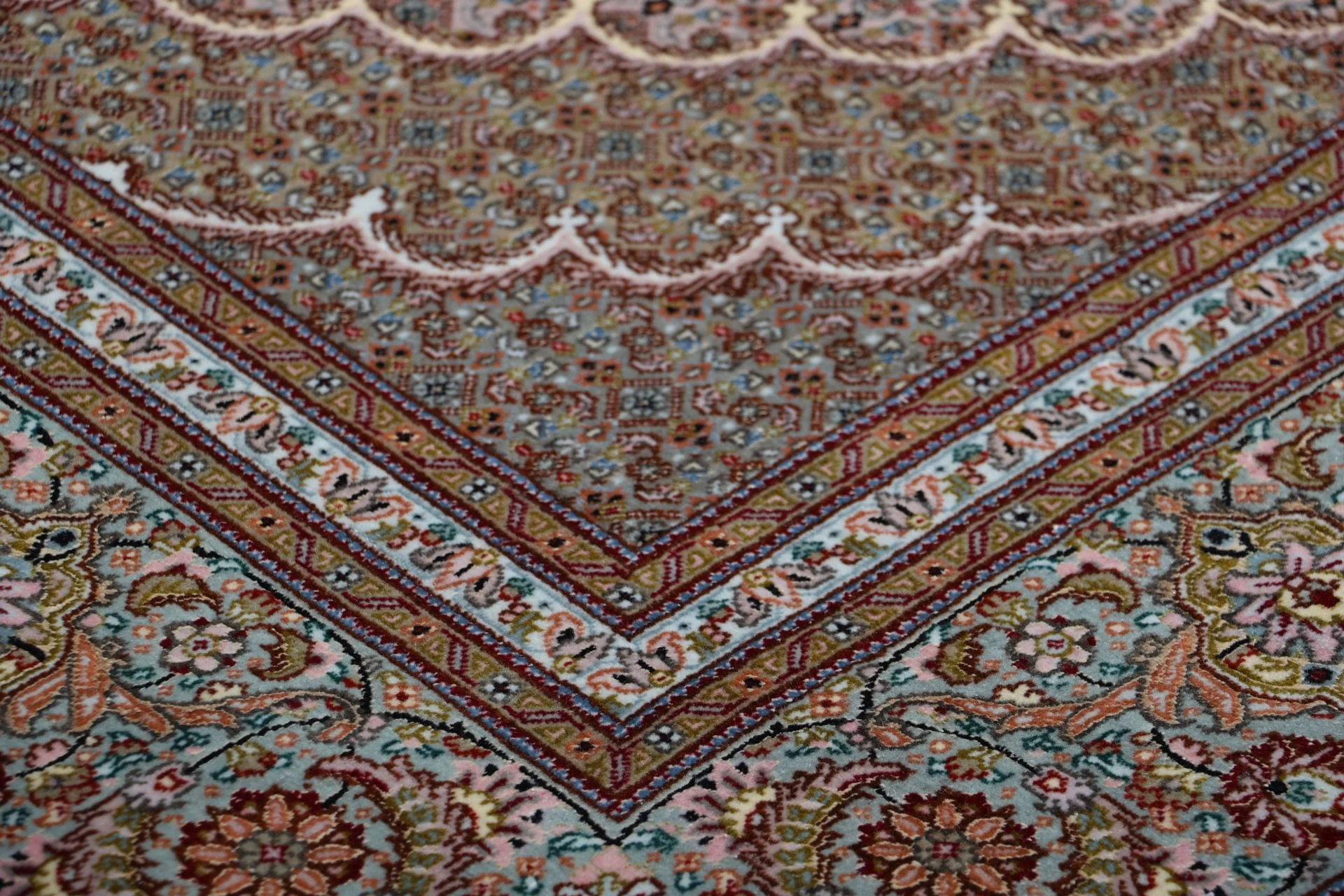 perserteppich-tabriz-203-x-210-cm-schurwolle-seide-handgeknupft-24 Tabriz Persian Rug — hand-knotted, 203 × 210 cm, Wool & Silk