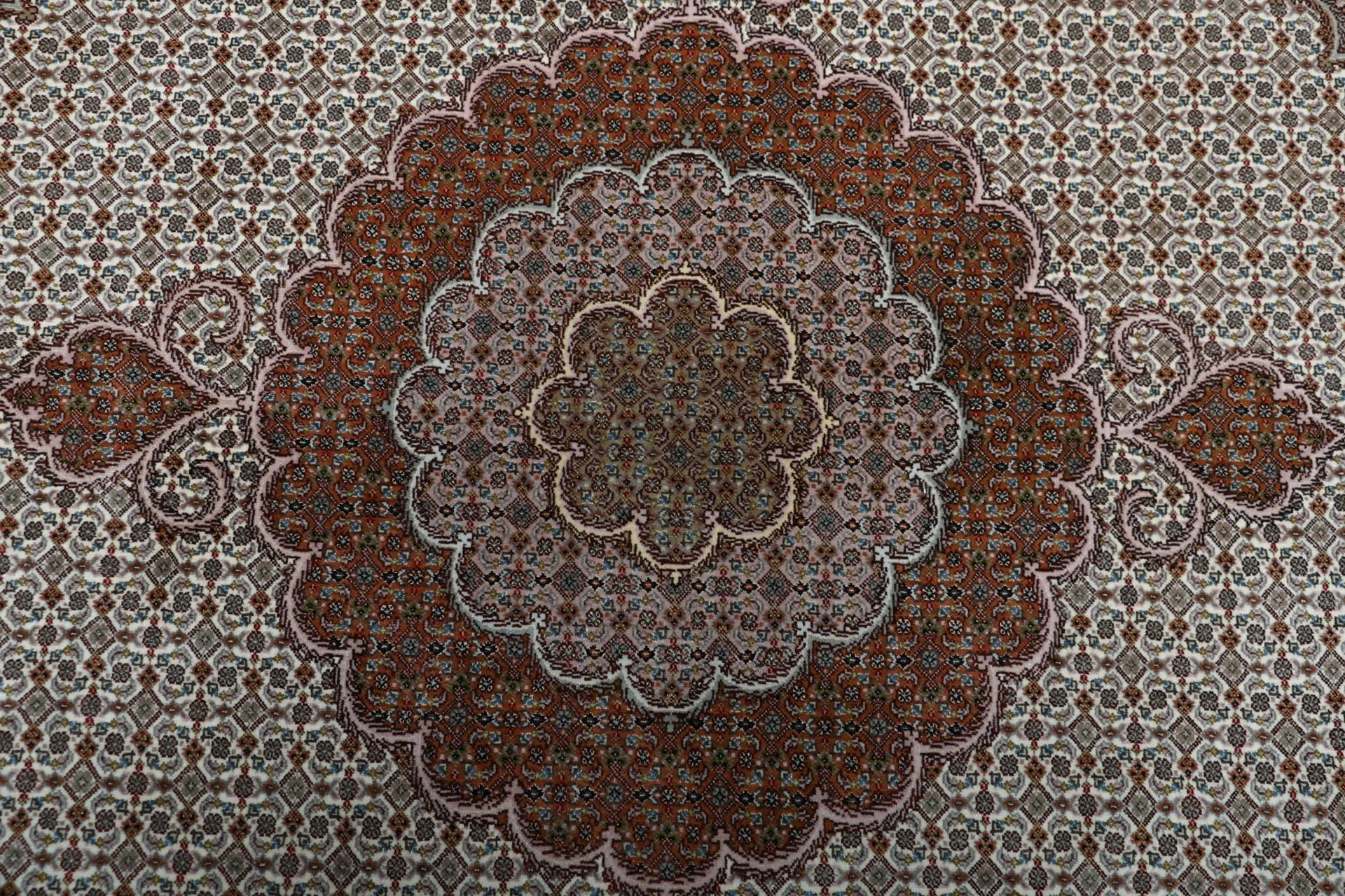 perserteppich-tabriz-203-x-210-cm-schurwolle-seide-handgeknupft-28 Tabriz Persian Rug — hand-knotted, 203 × 210 cm, Wool & Silk