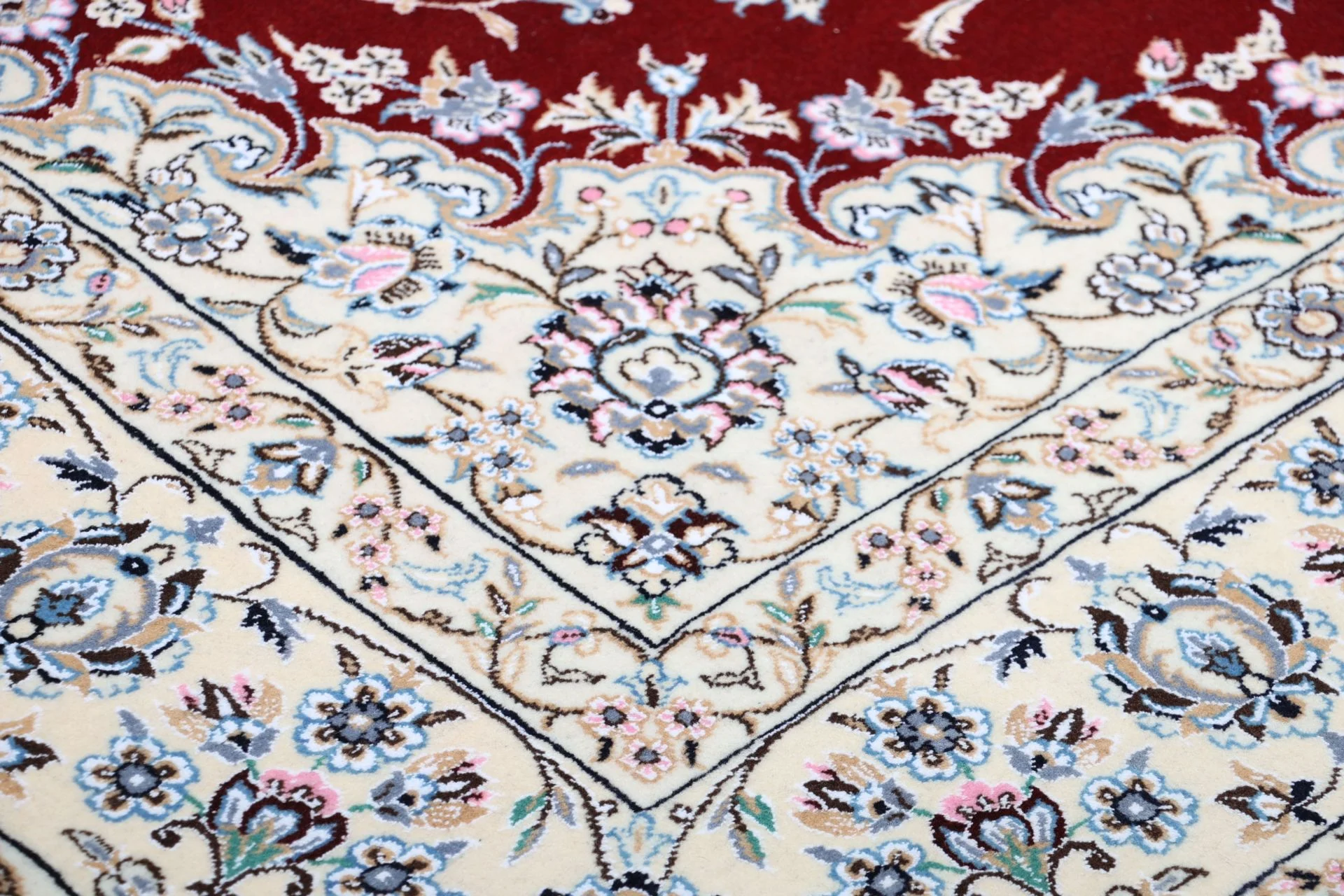 perserteppich-nain-200-x-210-cm-schurwolle-und-seide-handgeknupft-29 Nain Persian Rug 200 × 210 cm, Wool & Silk, hand-knotted