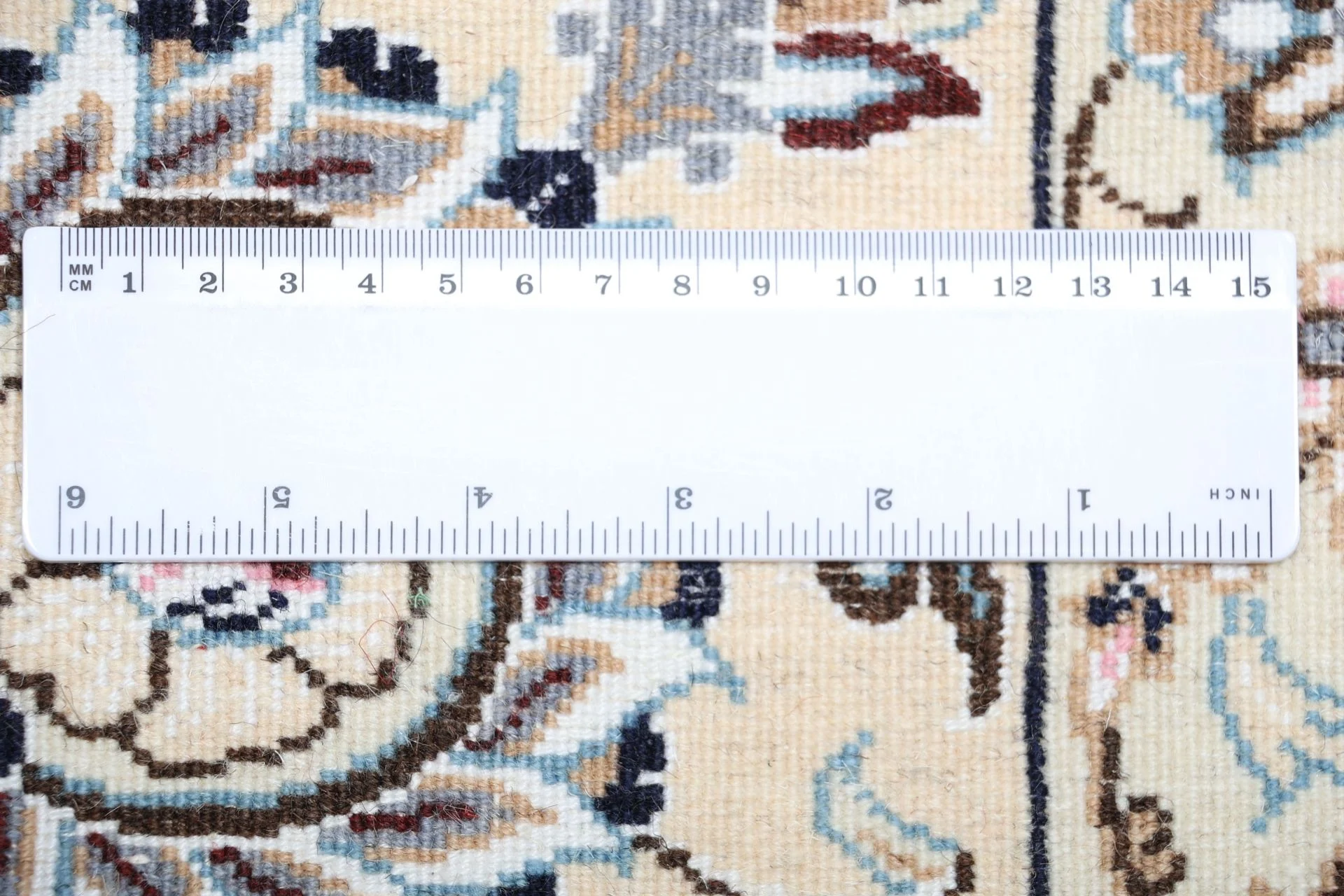 perserteppich-nain-200-x-210-cm-schurwolle-und-seide-handgeknupft-40 Nain Persian Rug 200 × 210 cm, Wool & Silk, hand-knotted