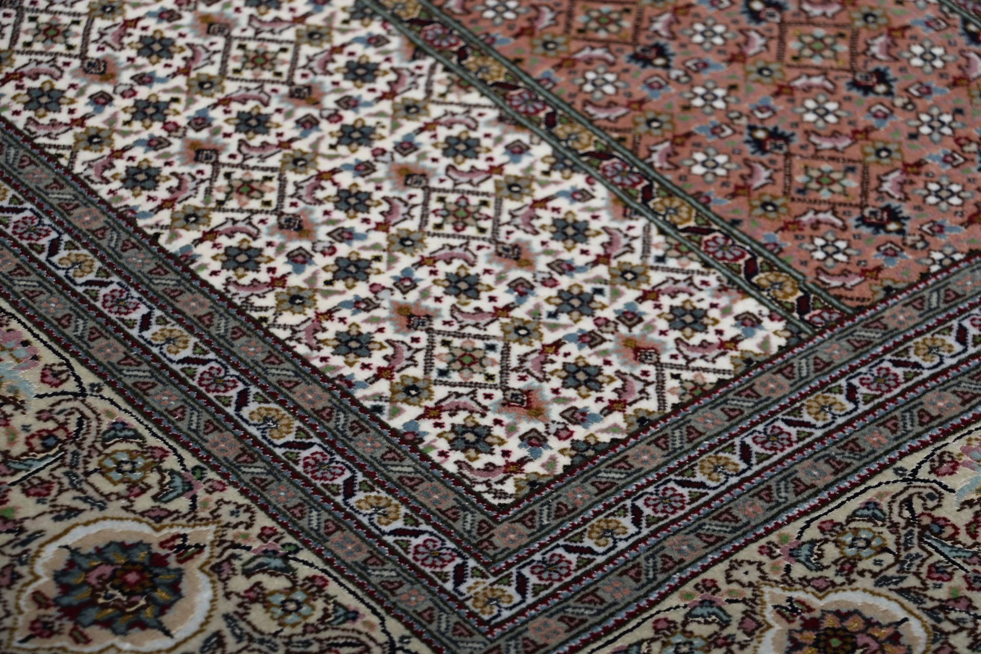 perserteppich-tabriz-202-x-265-cm-schurwolle-seide-handgeknupft-14 Tabriz Persian Rug 202 × 265 cm, Wool & Silk, hand-knotted