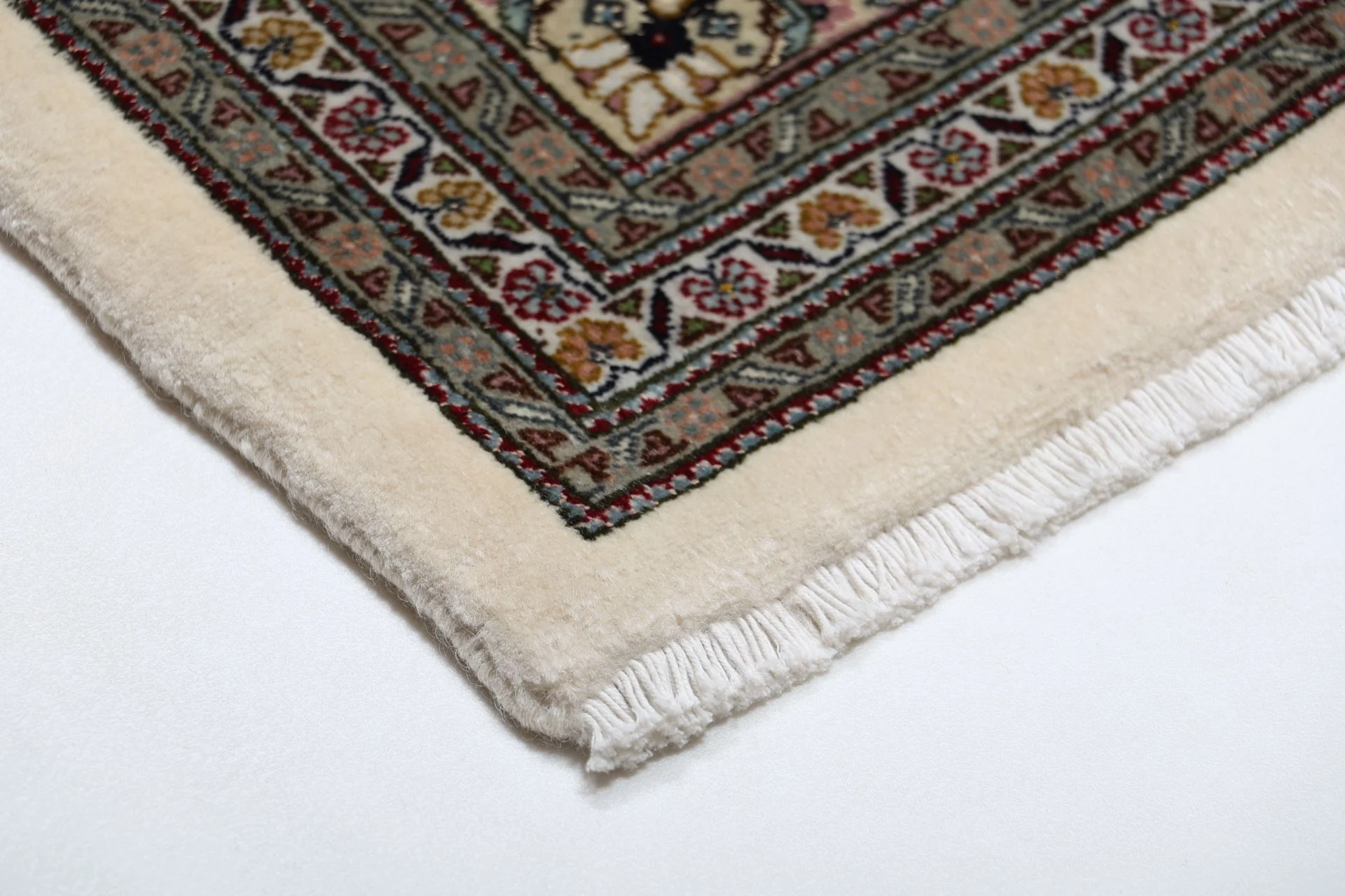 perserteppich-tabriz-202-x-265-cm-schurwolle-seide-handgeknupft-15 Tabriz Persian Rug 202 × 265 cm, Wool & Silk, hand-knotted