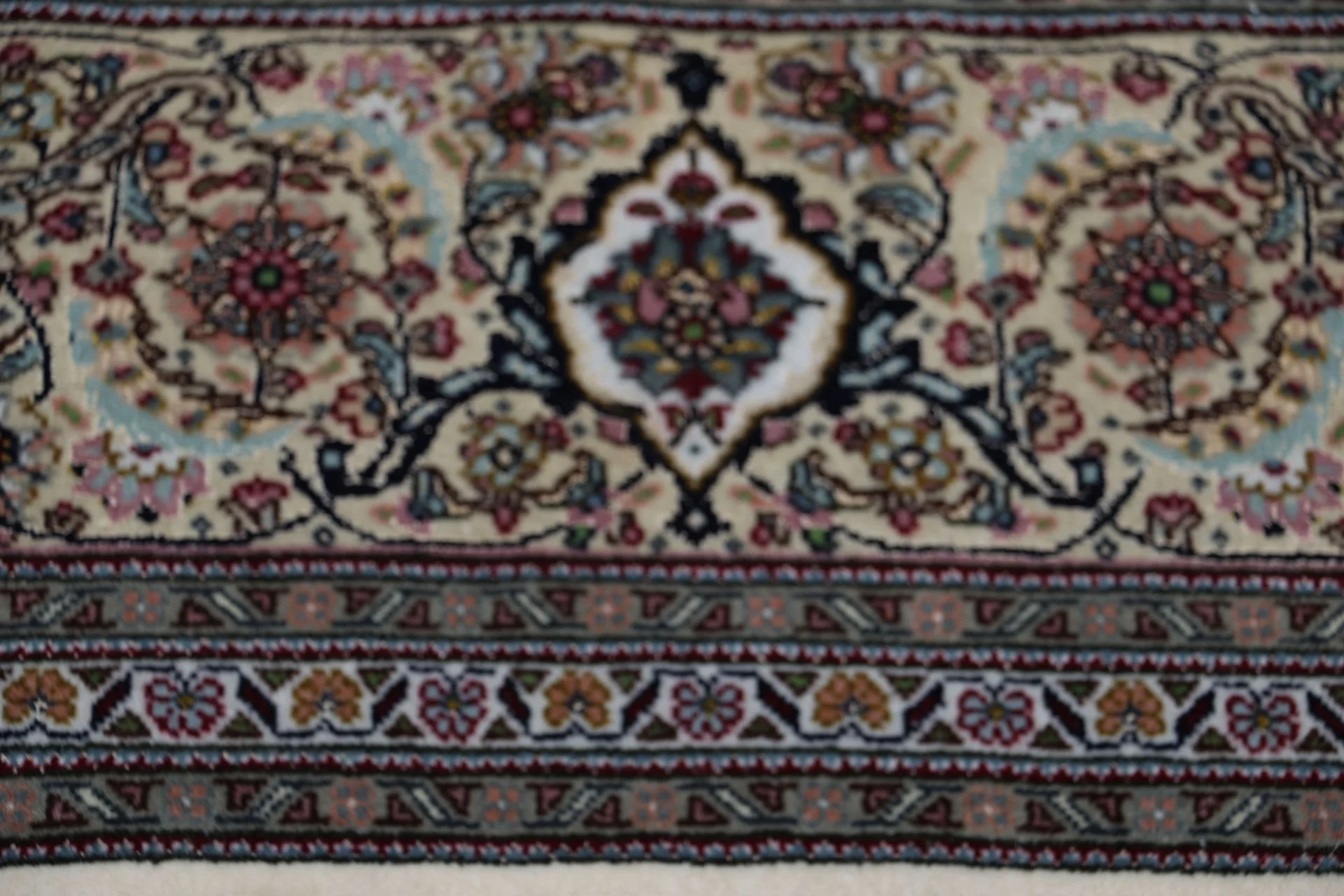 perserteppich-tabriz-202-x-265-cm-schurwolle-seide-handgeknupft-16 Tabriz Persian Rug 202 × 265 cm, Wool & Silk, hand-knotted