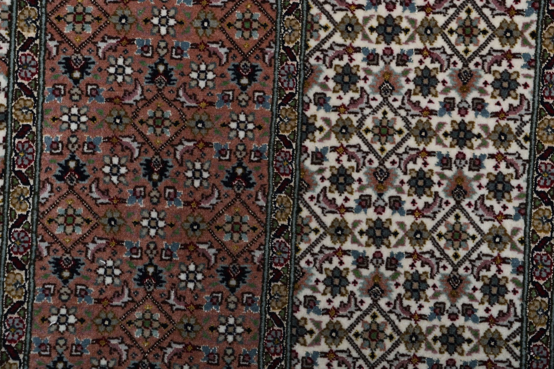 perserteppich-tabriz-202-x-265-cm-schurwolle-seide-handgeknupft-18 Tabriz Persian Rug 202 × 265 cm, Wool & Silk, hand-knotted