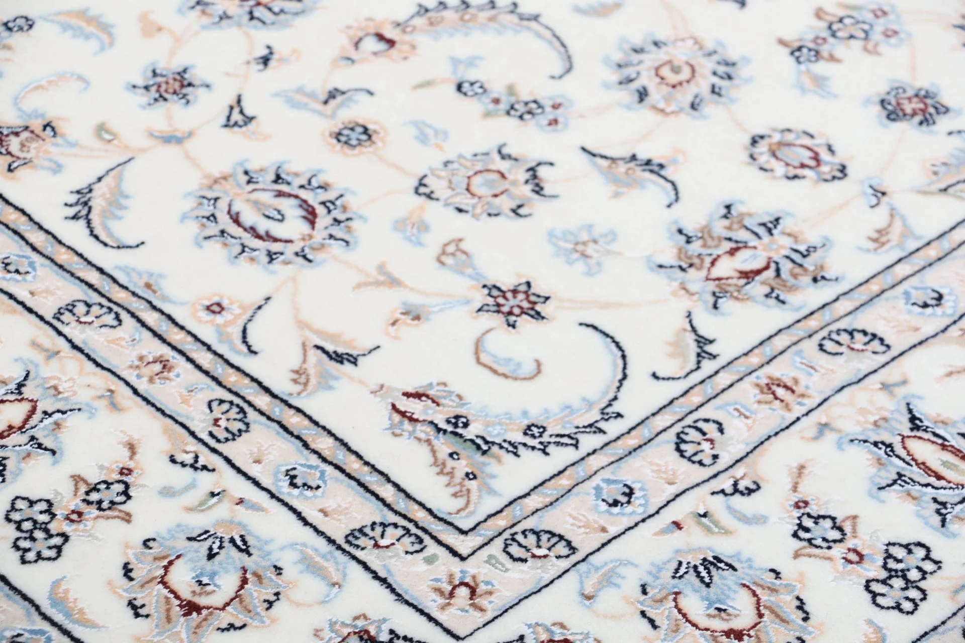 Nain Persian Rug 170 × 245 cm, Wool & Silk, hand-knotted
