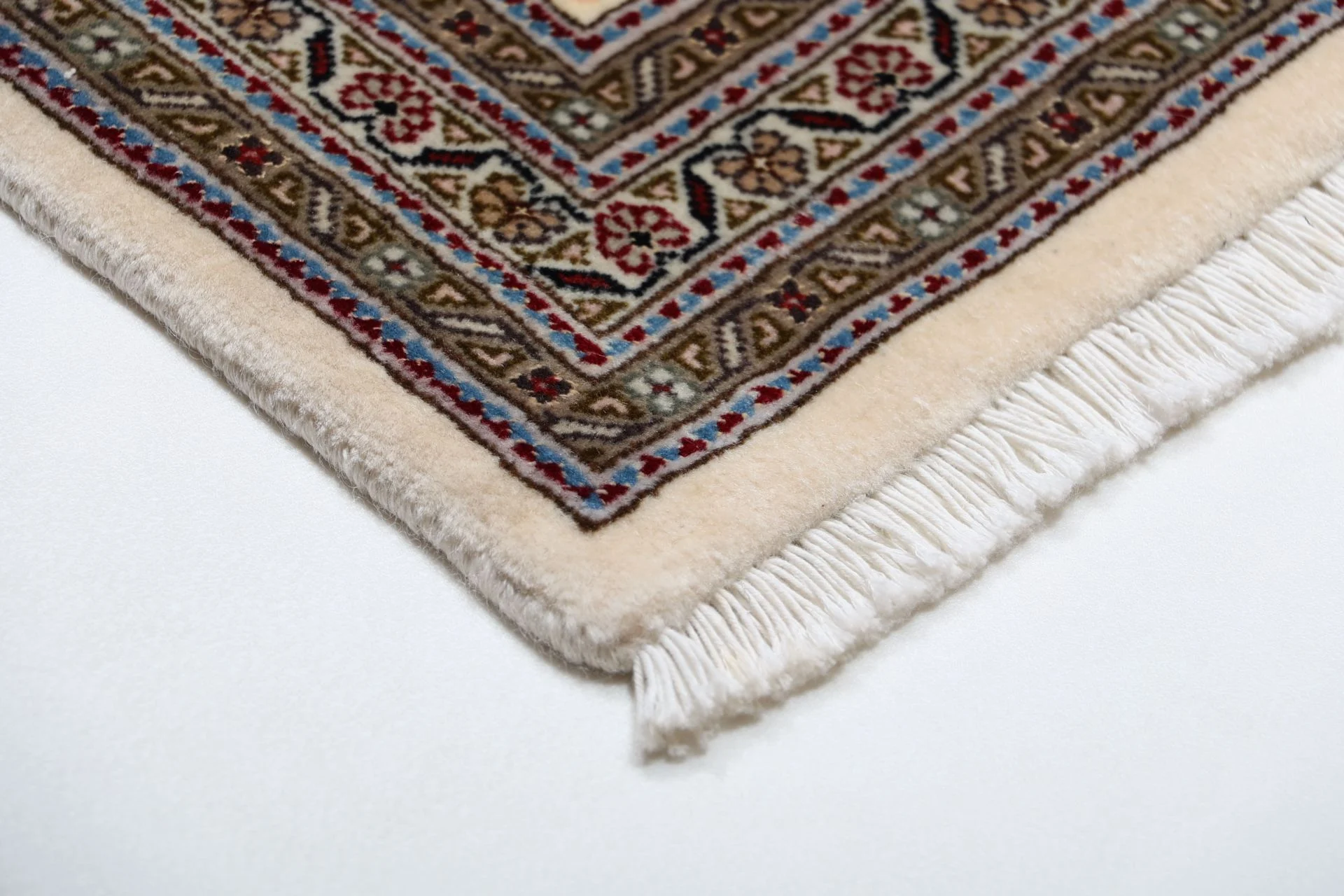 perserteppich-tabriz-210-x-255-cm-schurwolle-seide-handgeknupft-5 Hand-Knotted Wool & Silk Tabriz Persian Rug, 210 × 255 cm