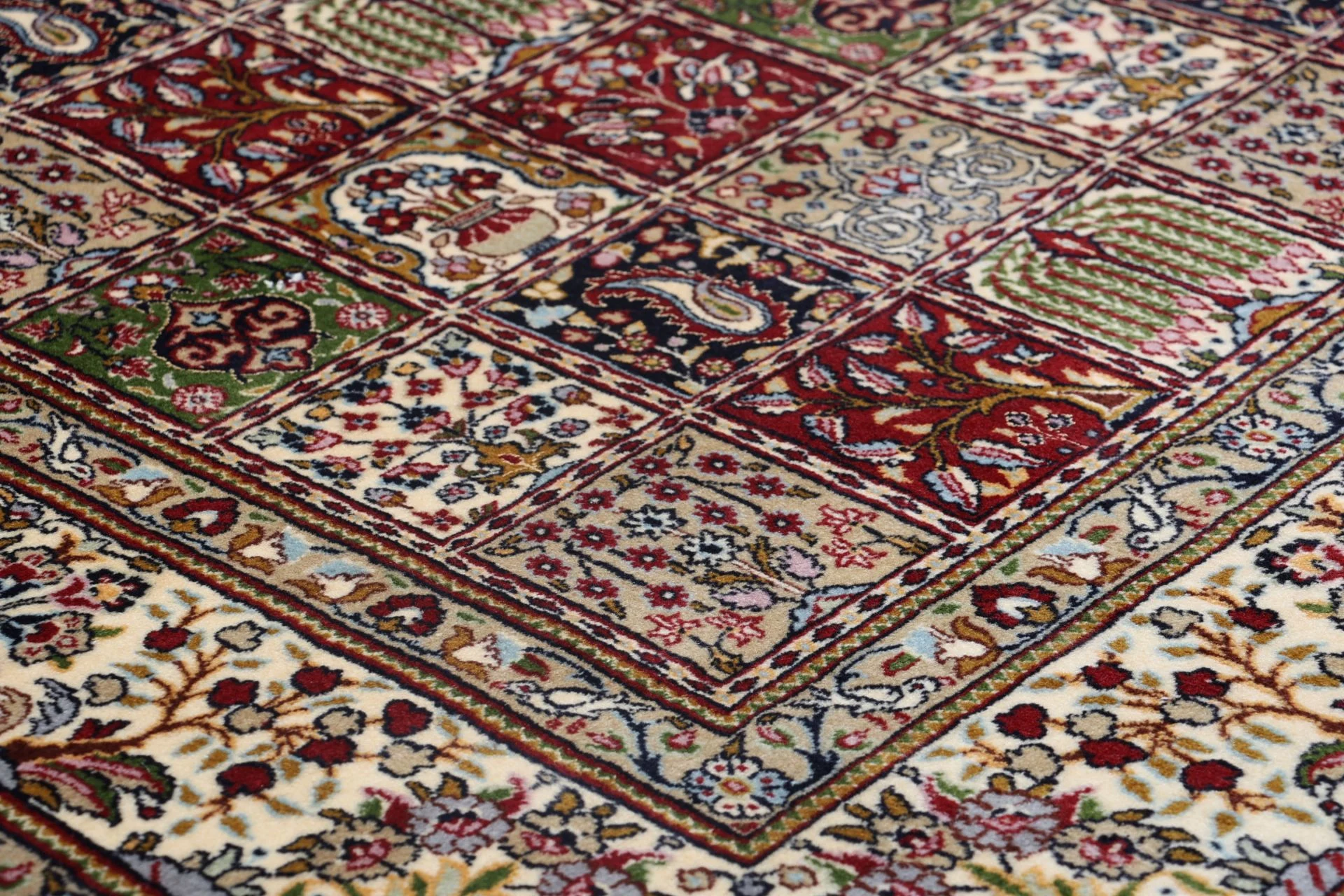 Hand-Knotted Wool Moud Persian Rug, 197 × 306 cm