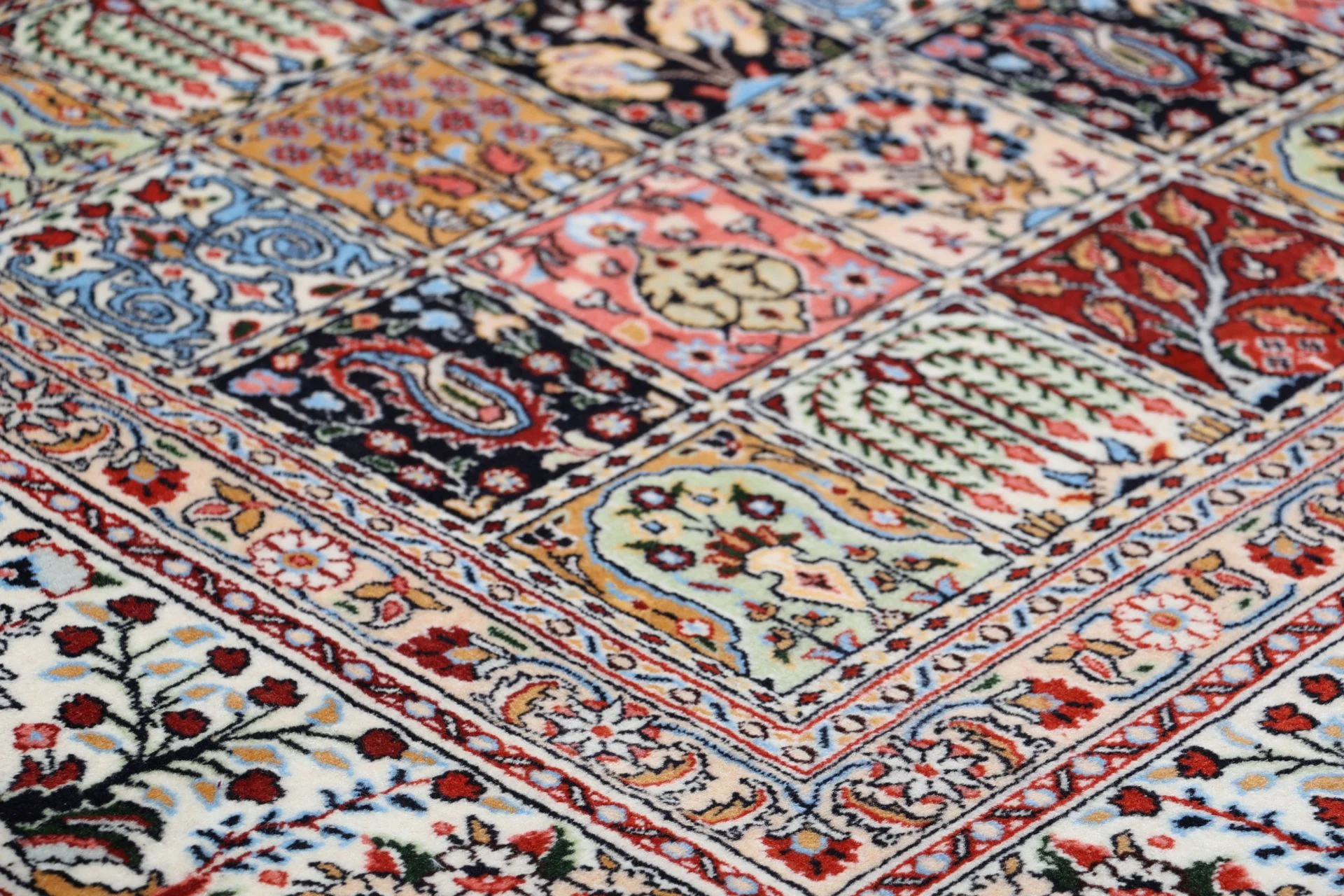Hand-Knotted Wool Moud Persian Rug, 200 × 300 cm