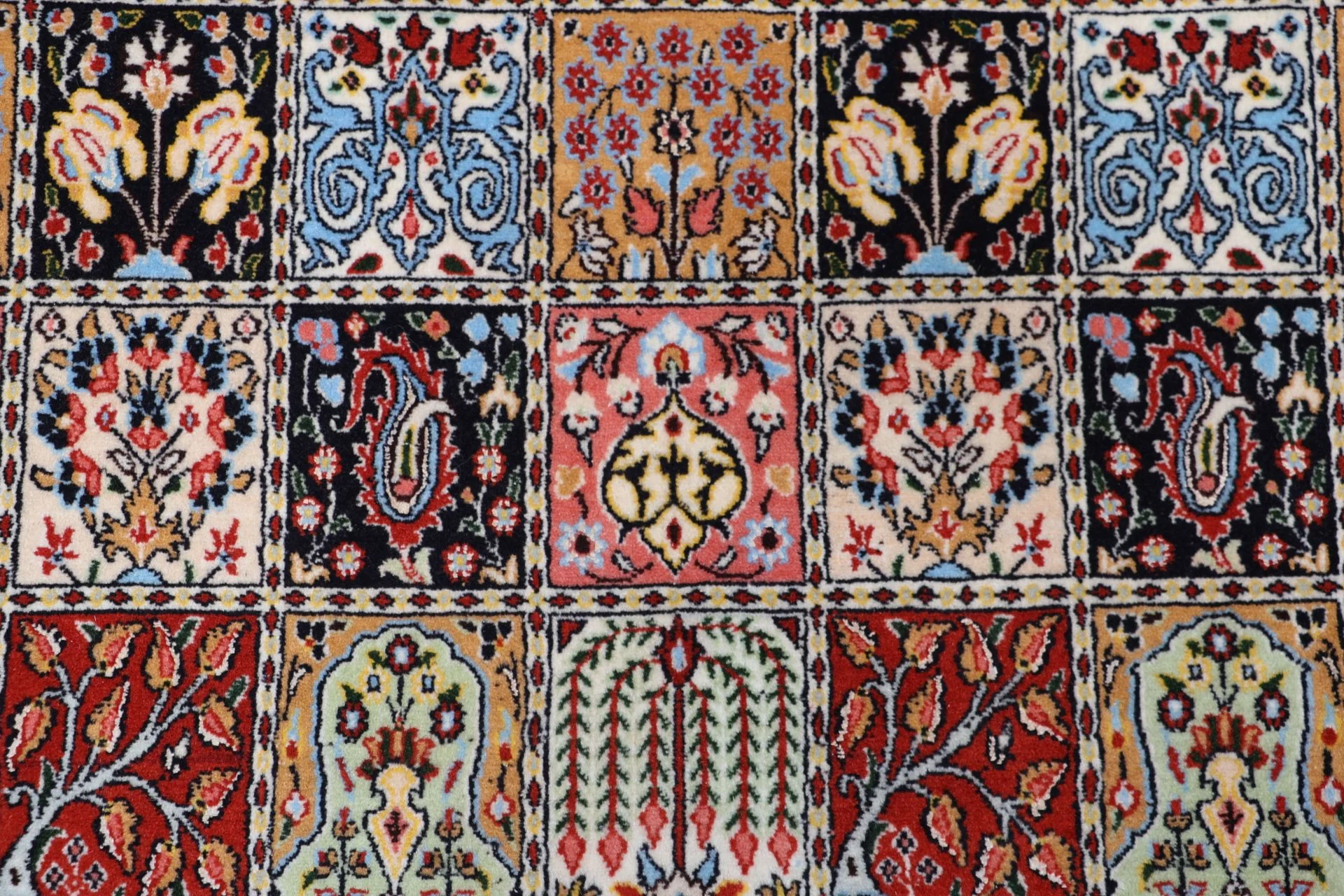 Hand-Knotted Wool Moud Persian Rug, 200 × 300 cm