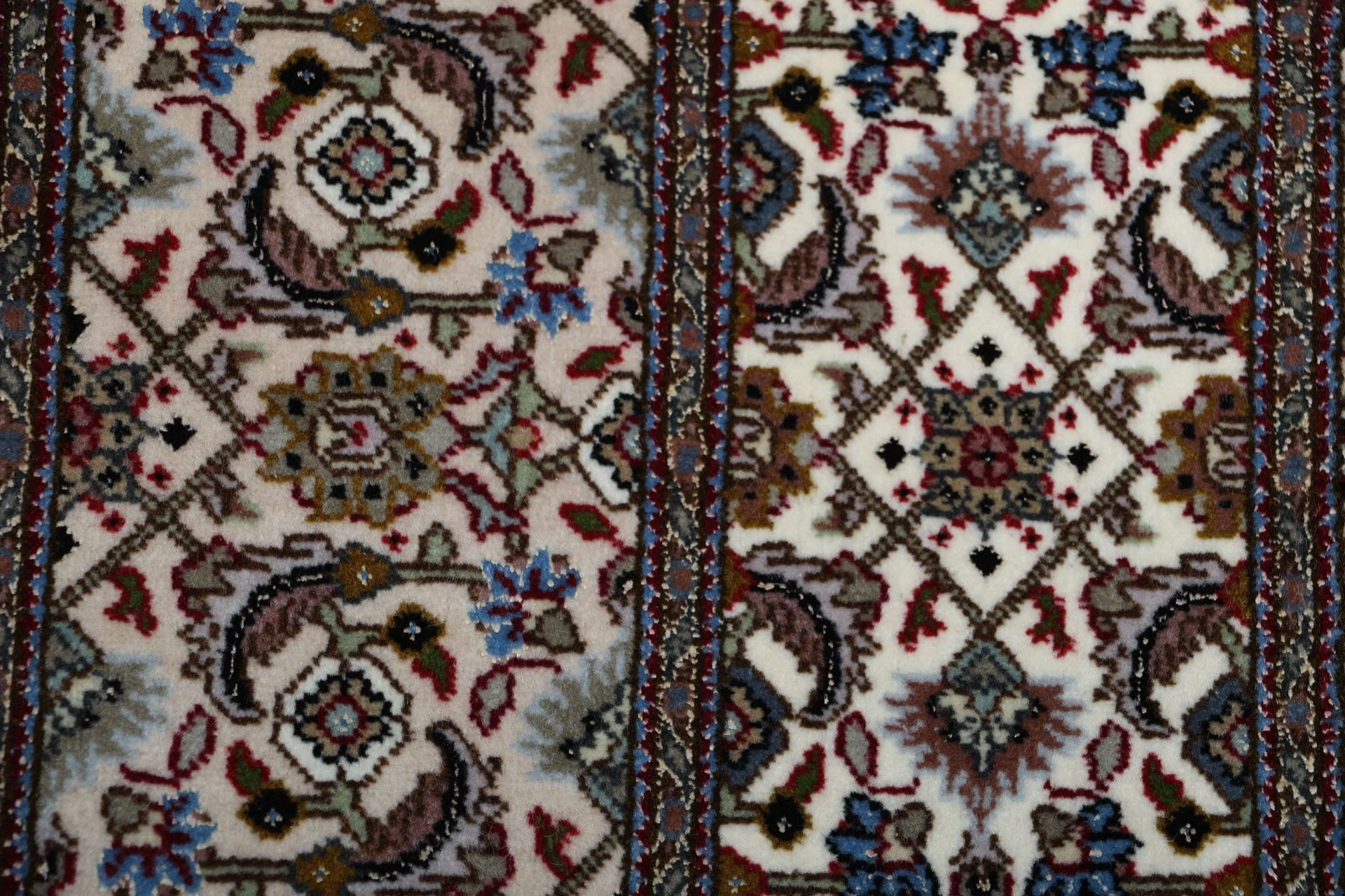 perserteppich-tabriz-193-x-253-cm-schurwolle-seide-handgeknupft-18 Hand-Knotted Wool & Silk Tabriz Persian Rug, 193 × 253 cm