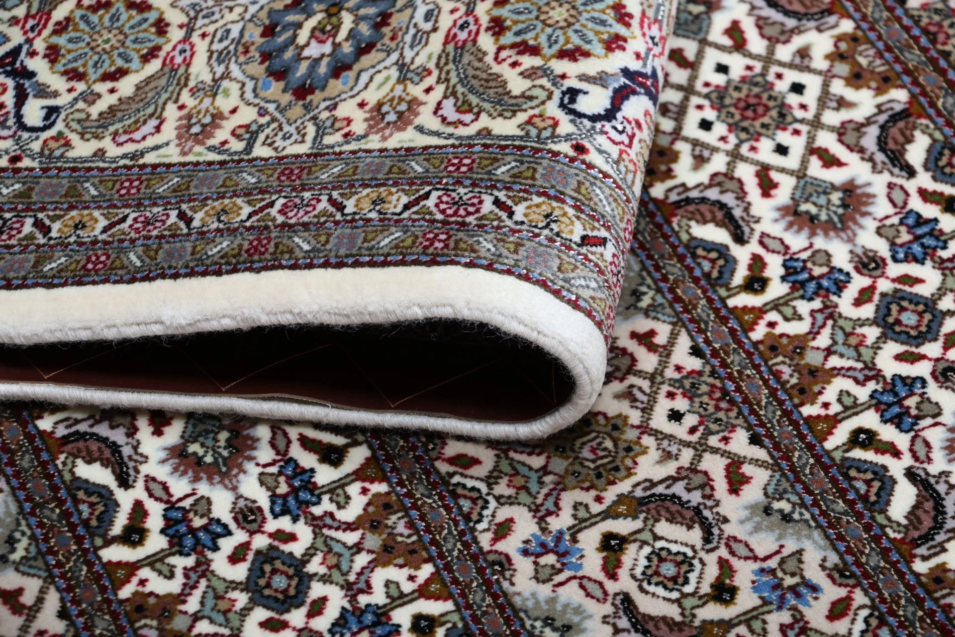perserteppich-tabriz-193-x-253-cm-schurwolle-seide-handgeknupft-19 Hand-Knotted Wool & Silk Tabriz Persian Rug, 193 × 253 cm