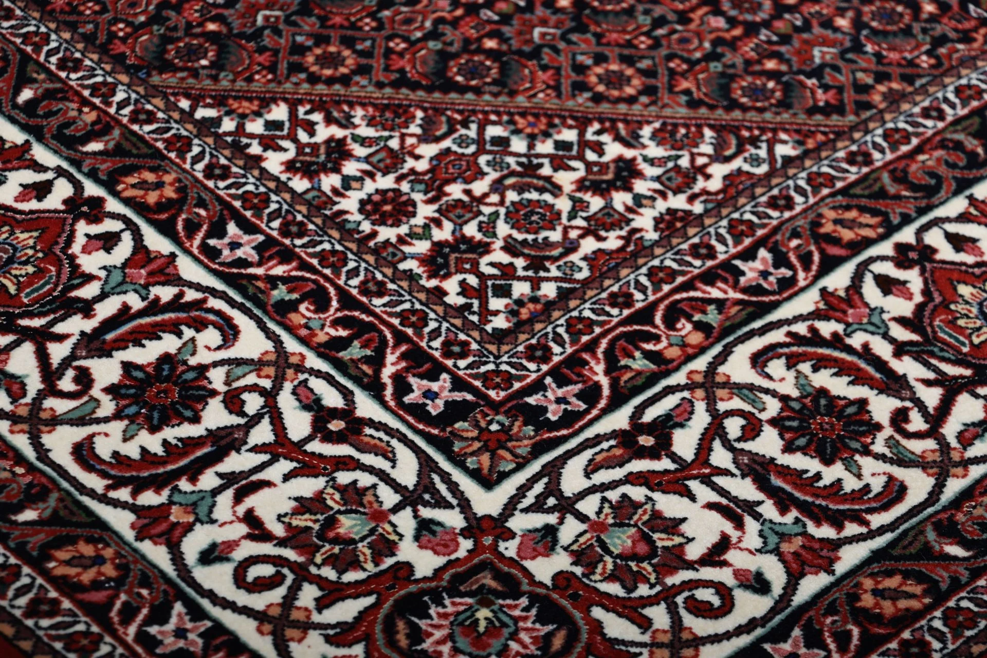 perserteppich-bidjar-200-x-213-cm-schurwolle-seide-handgeknupft-19 Bijar Persian Rug — hand-knotted, 200 × 213 cm, Wool & Silk