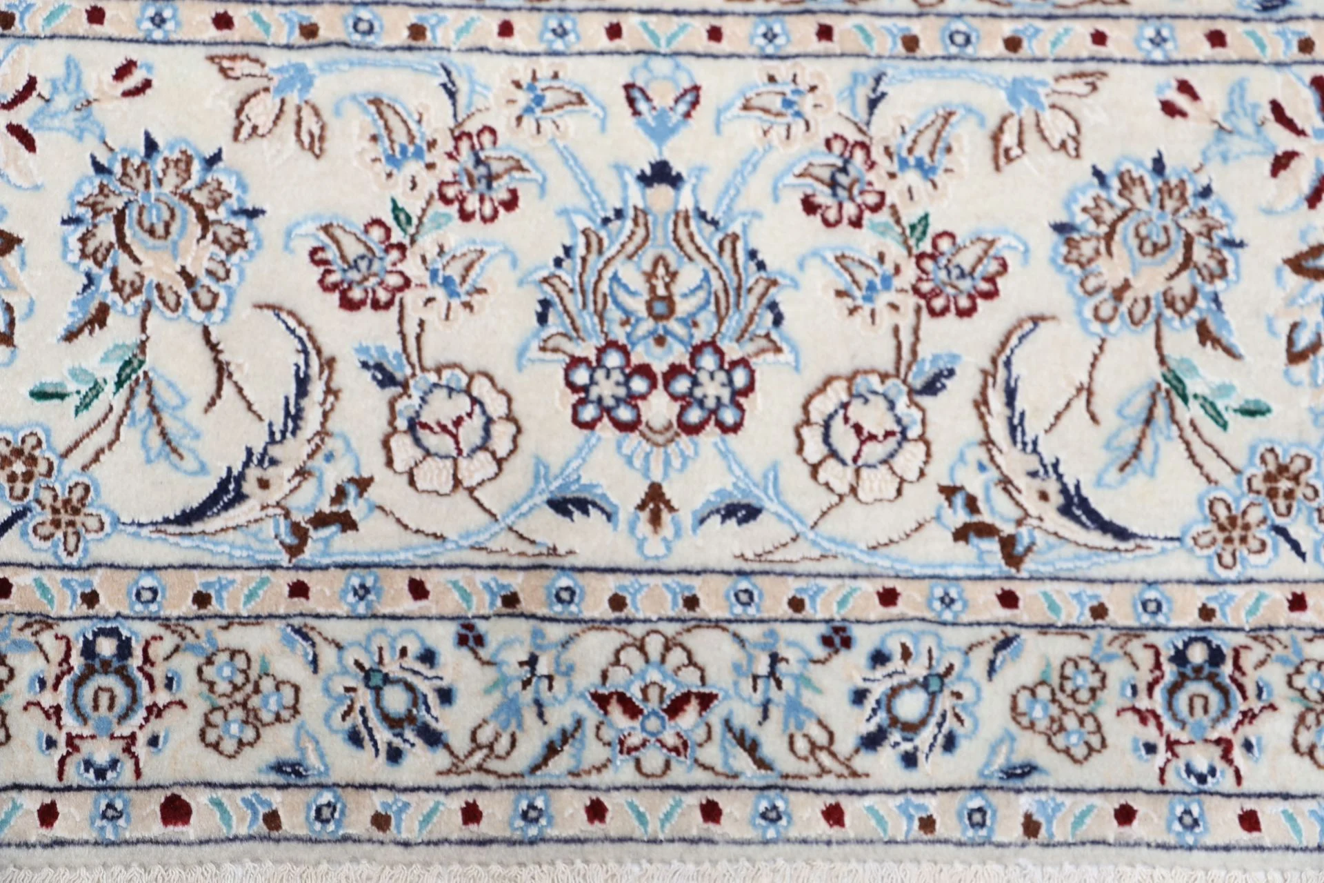 perserteppich-nain-203-x-255-cm-schurwolle-und-seide-handgeknupft-37 Hand-Knotted Wool & Silk Nain Persian Rug, 203 × 255 cm
