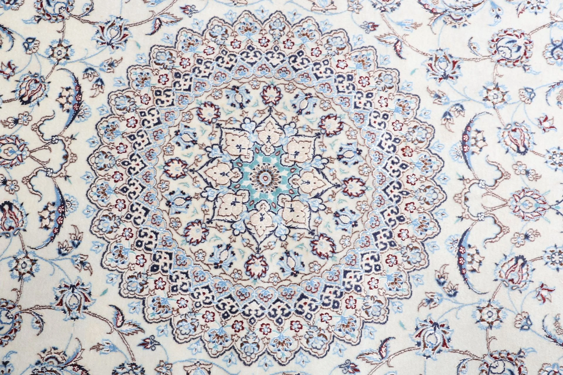 perserteppich-nain-203-x-255-cm-schurwolle-und-seide-handgeknupft-38 Hand-Knotted Wool & Silk Nain Persian Rug, 203 × 255 cm