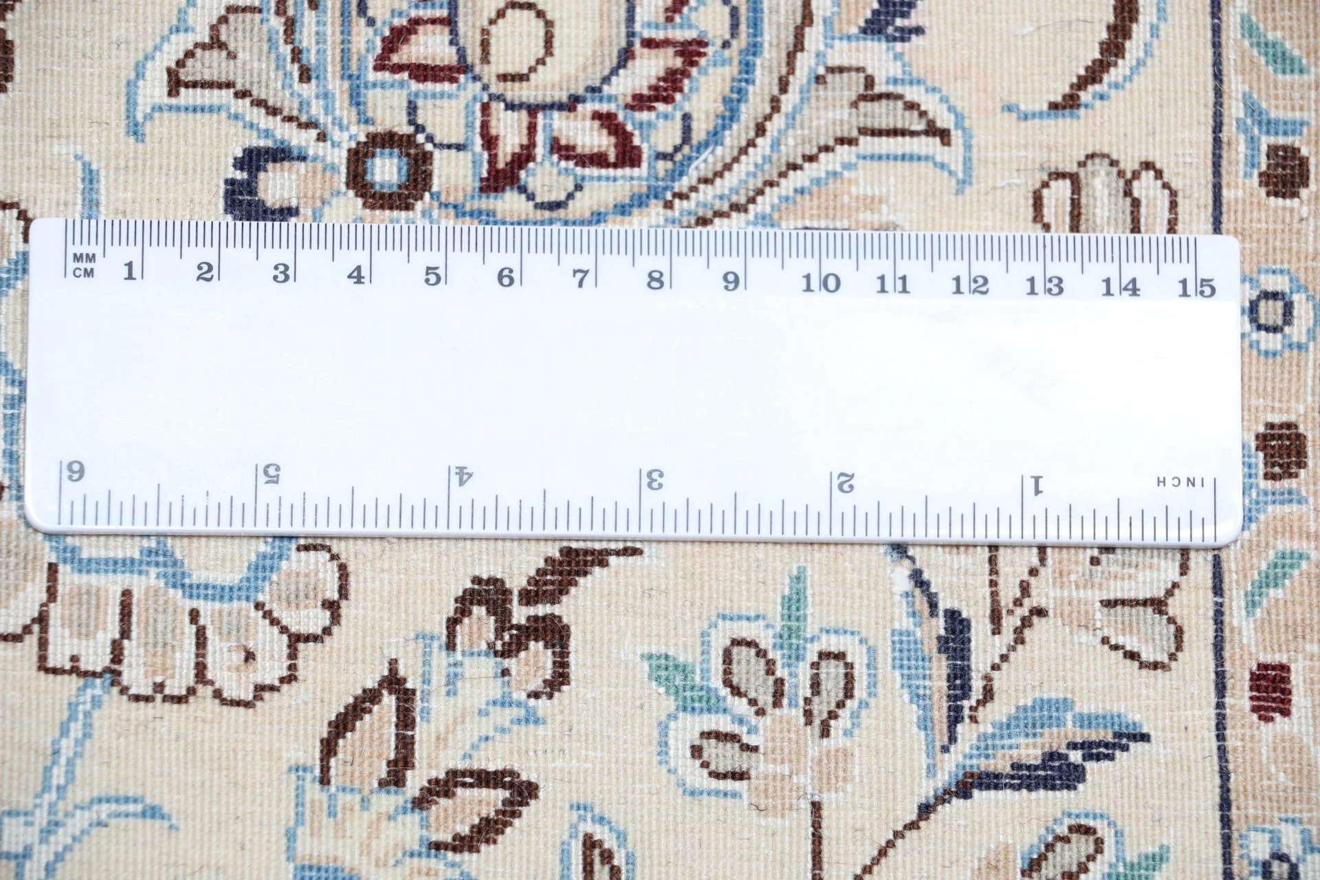 perserteppich-nain-203-x-255-cm-schurwolle-und-seide-handgeknupft-40 Hand-Knotted Wool & Silk Nain Persian Rug, 203 × 255 cm