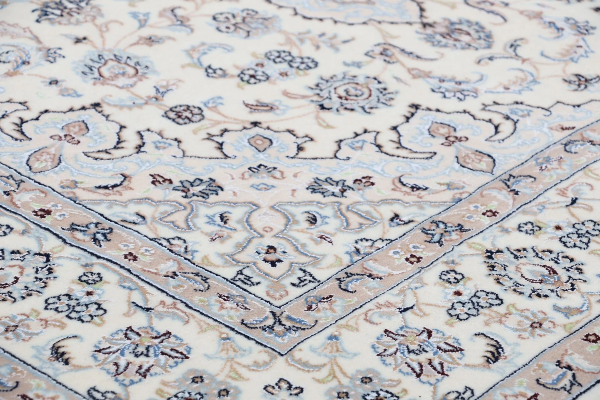 perserteppich-nain-174-x-247-cm-schurwolle-seide-handgeknupft-28 Nain Persian Rug 174 × 247 cm, Wool & Silk, hand-knotted