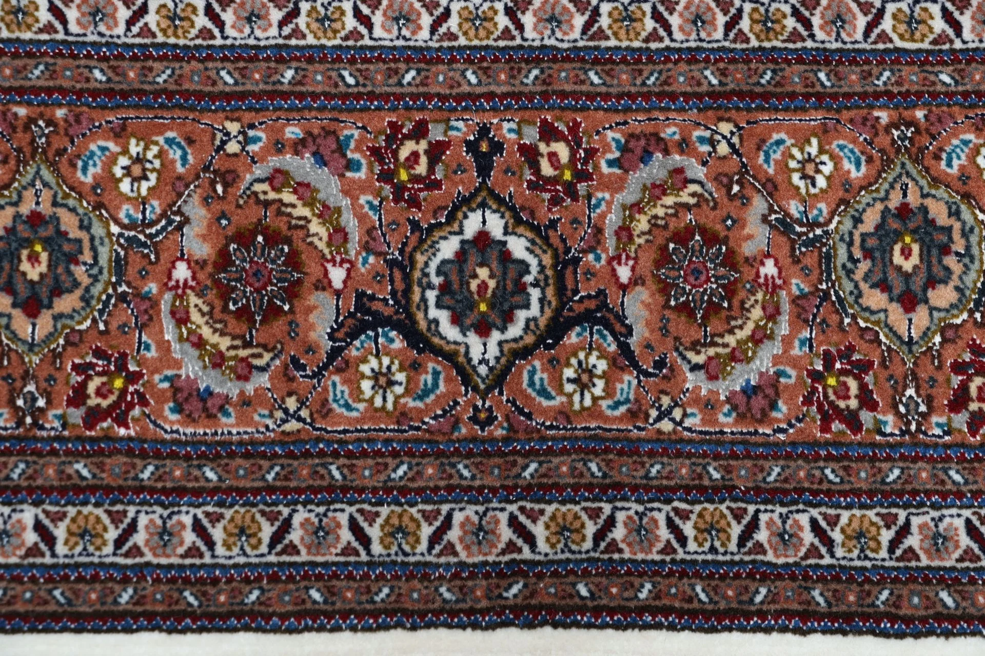 Tabriz Persian Rug 172 × 250 cm, Wool & Silk, hand-knotted