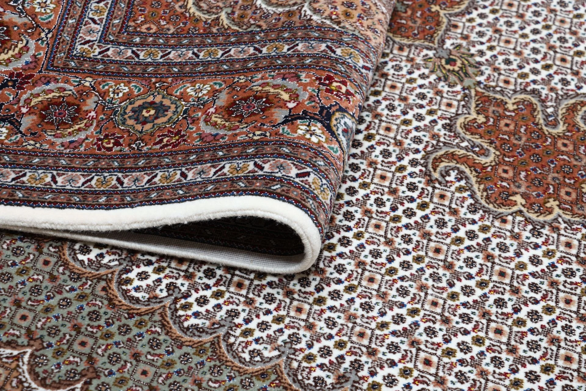 Tabriz Persian Rug 172 × 250 cm, Wool & Silk, hand-knotted