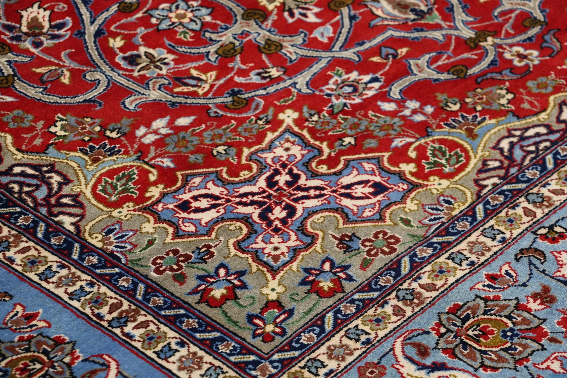 Isfahan Persian Rug — hand-knotted, 212 × 324 cm, Wool