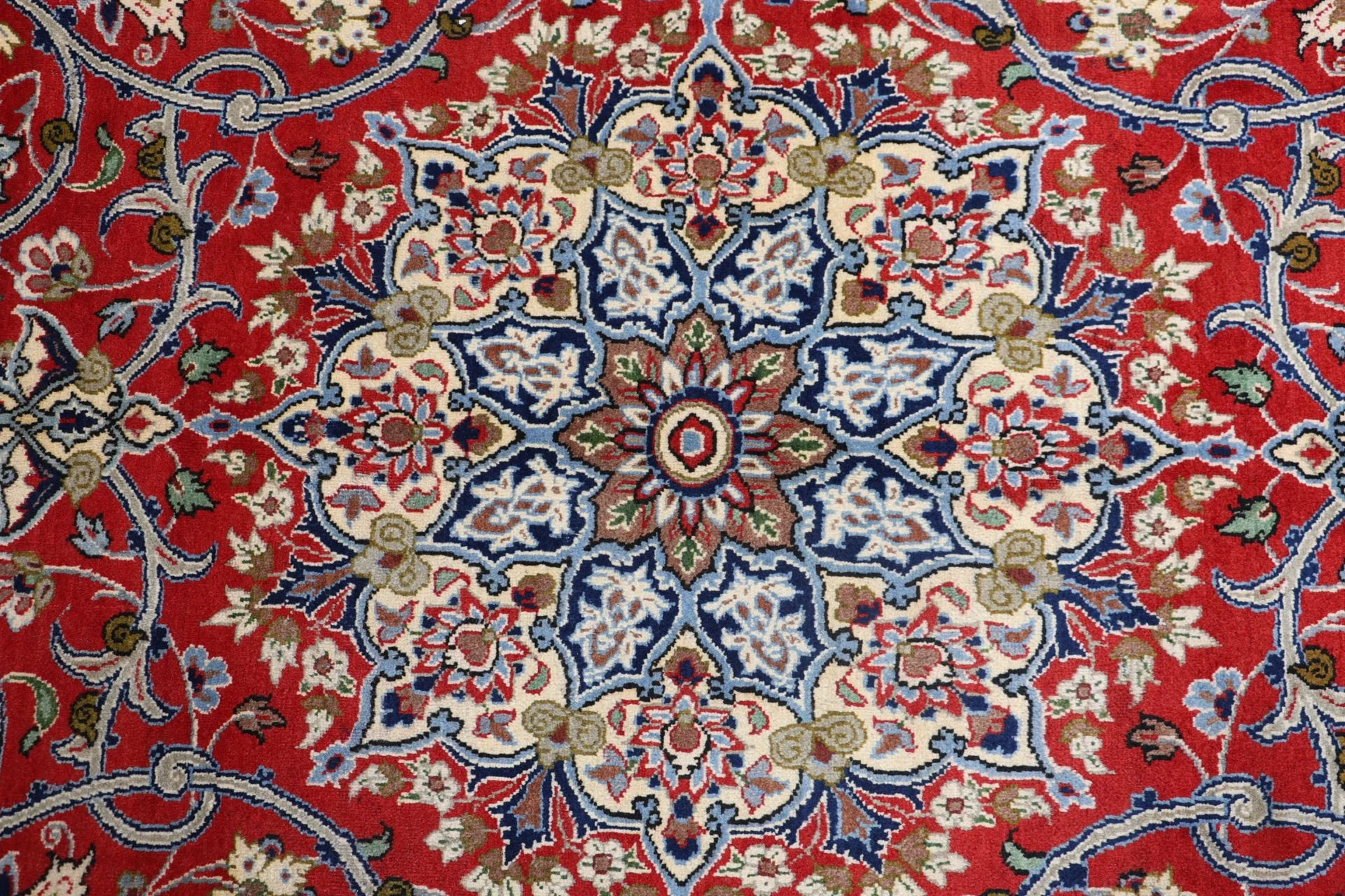 Isfahan Persian Rug — hand-knotted, 212 × 324 cm, Wool