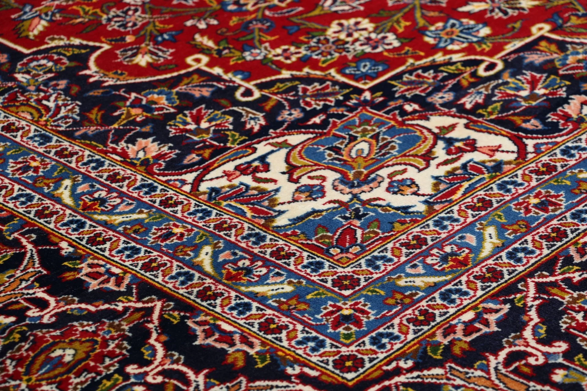 Kashan Persian Rug 260 × 380 cm, Wool, hand-knotted
