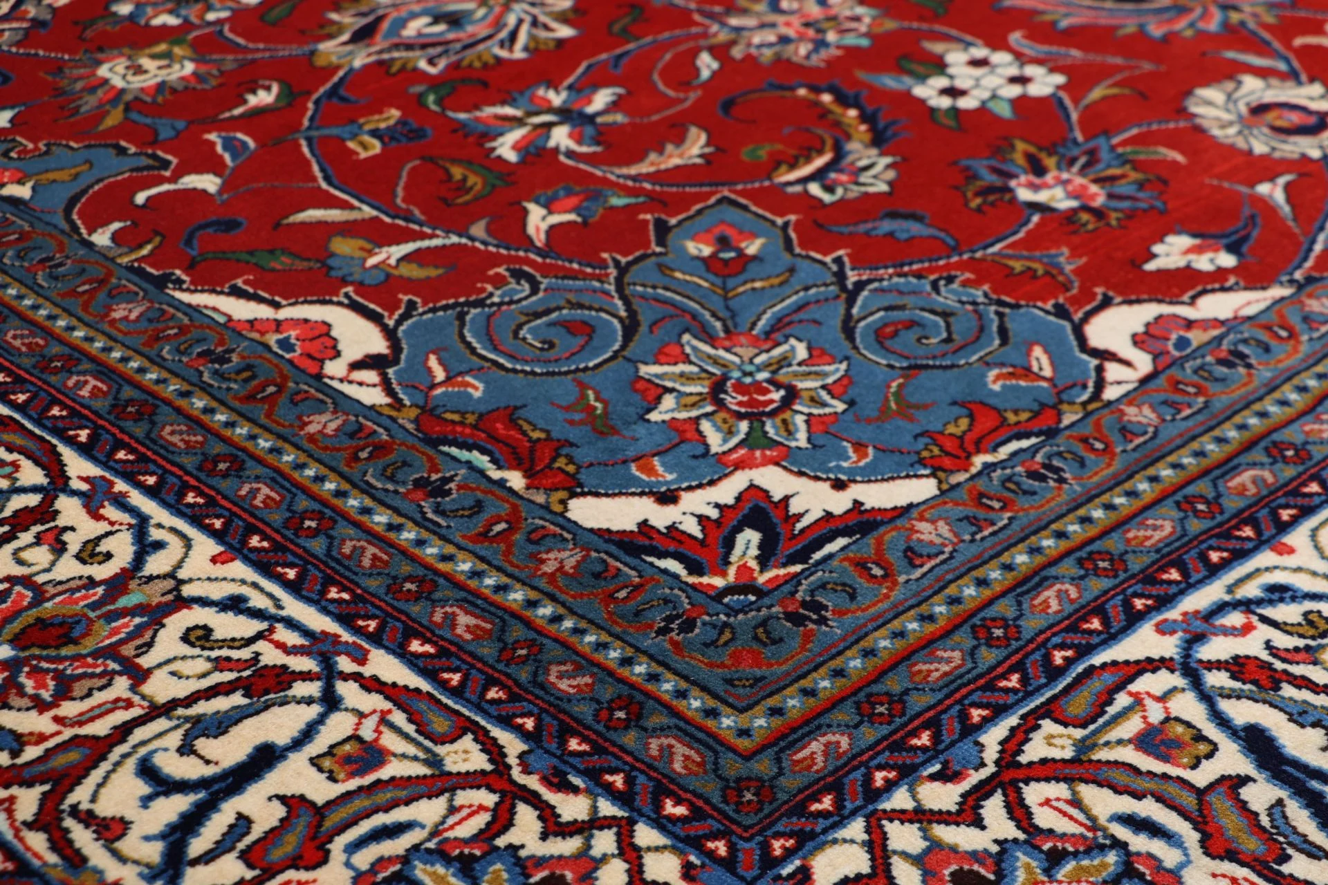 Hand-Knotted Wool Sarouk Persian Rug, 247 × 341 cm