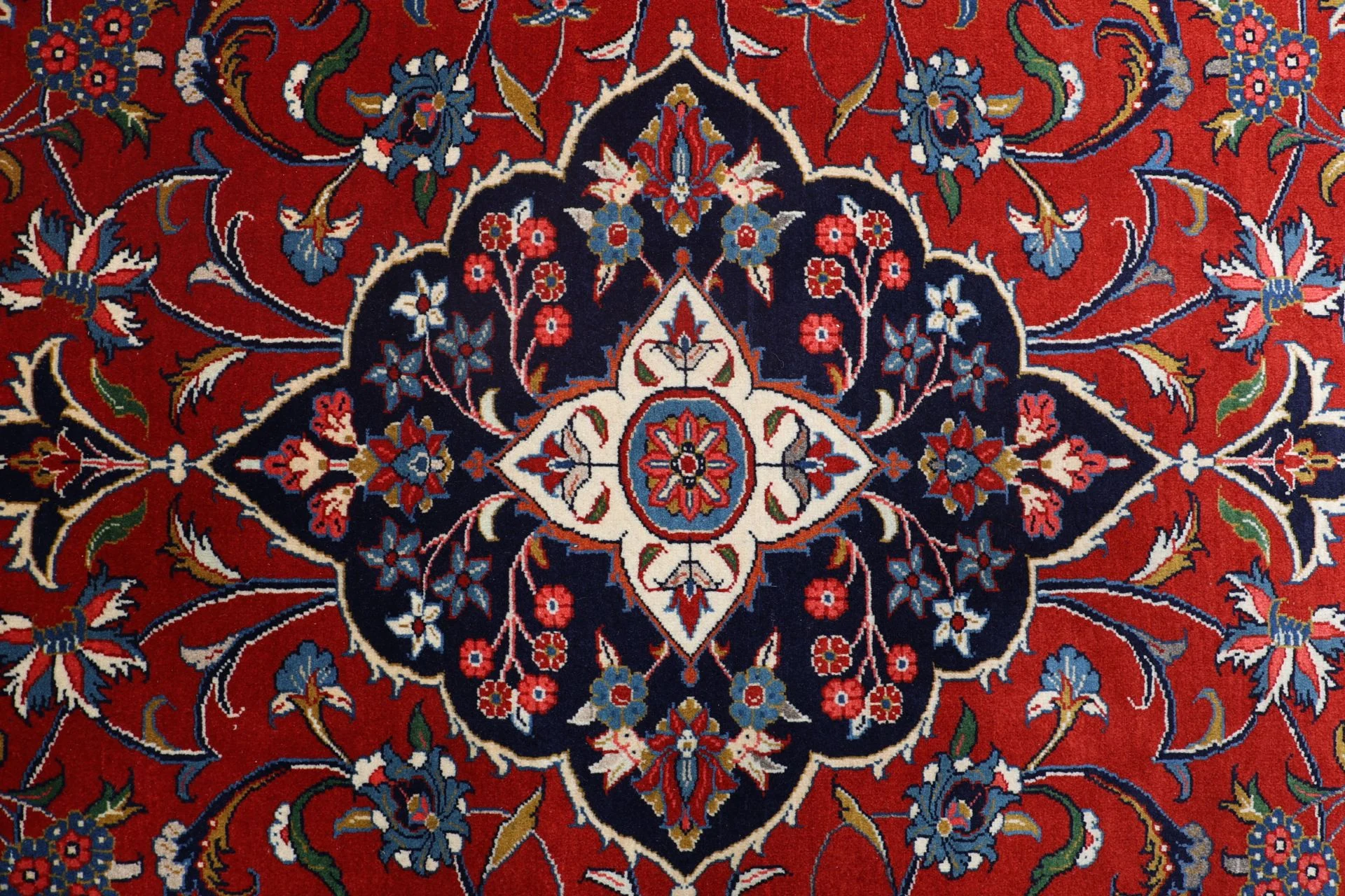 Hand-Knotted Wool Sarouk Persian Rug, 247 × 341 cm