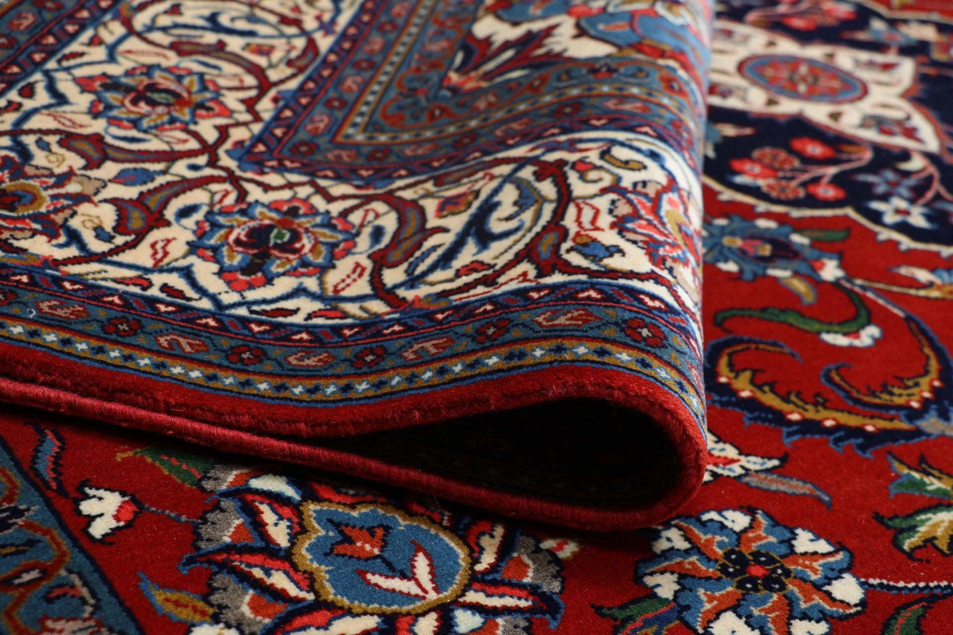Hand-Knotted Wool Sarouk Persian Rug, 247 × 341 cm