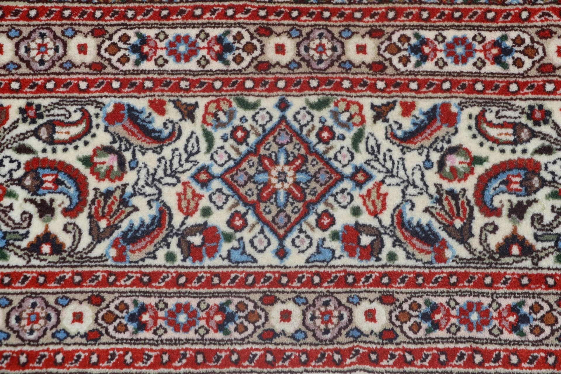 Moud Persian Rug — hand-knotted, 195 × 300 cm, Wool & Silk