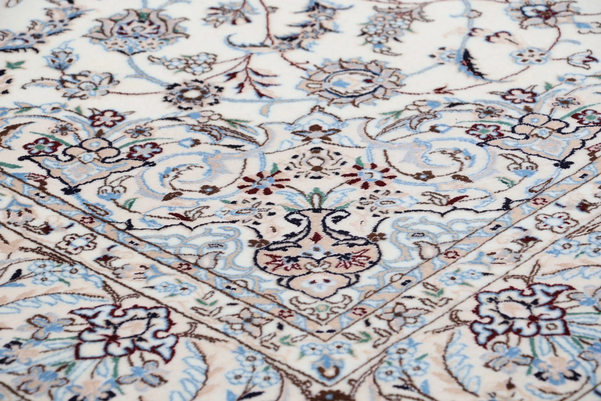 Nain Persian Rug — hand-knotted, 165 × 250 cm, Wool & Silk