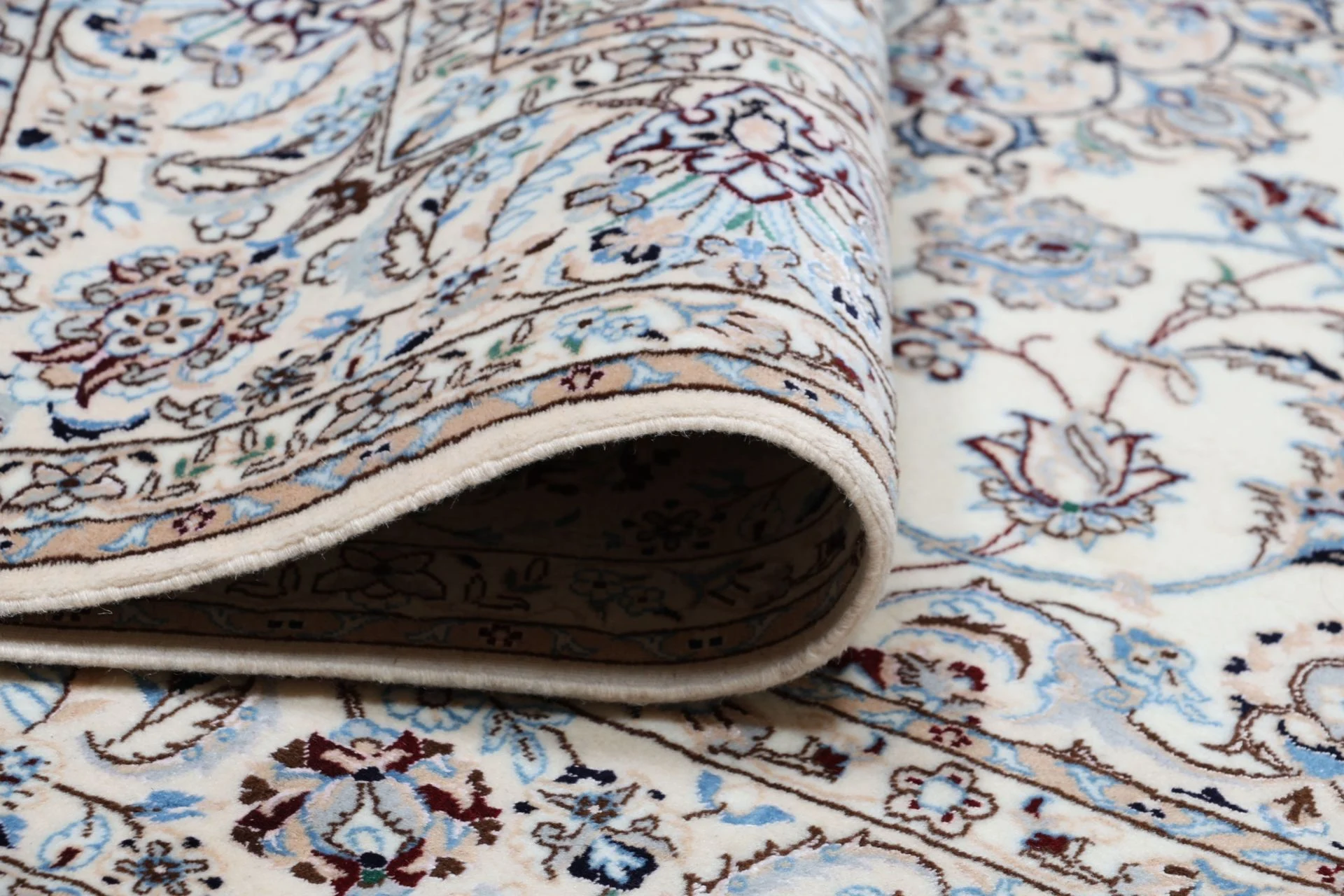 Nain Persian Rug — hand-knotted, 165 × 250 cm, Wool & Silk