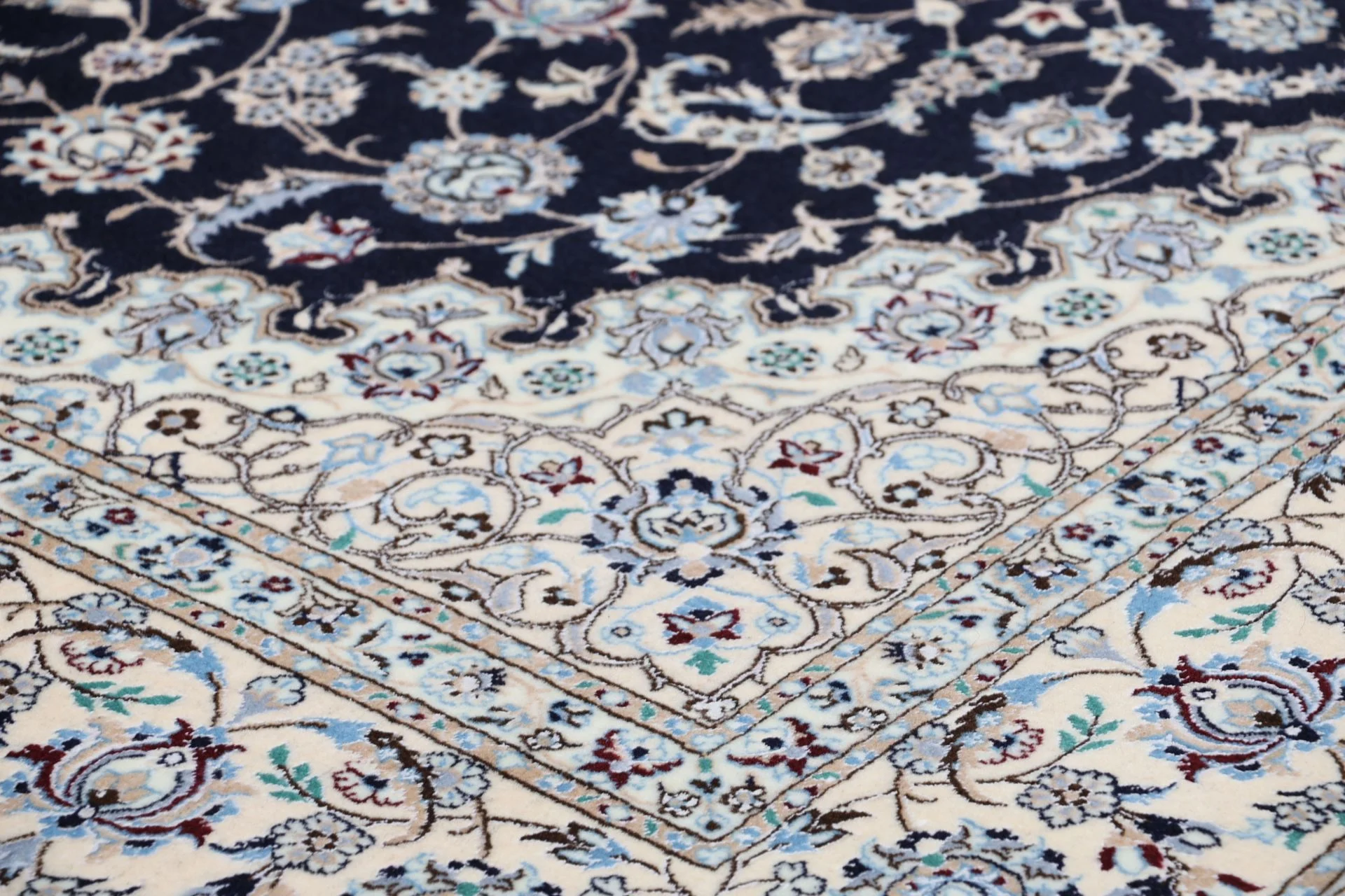 Nain Persian Rug — hand-knotted, 175 × 255 cm, Wool & Silk