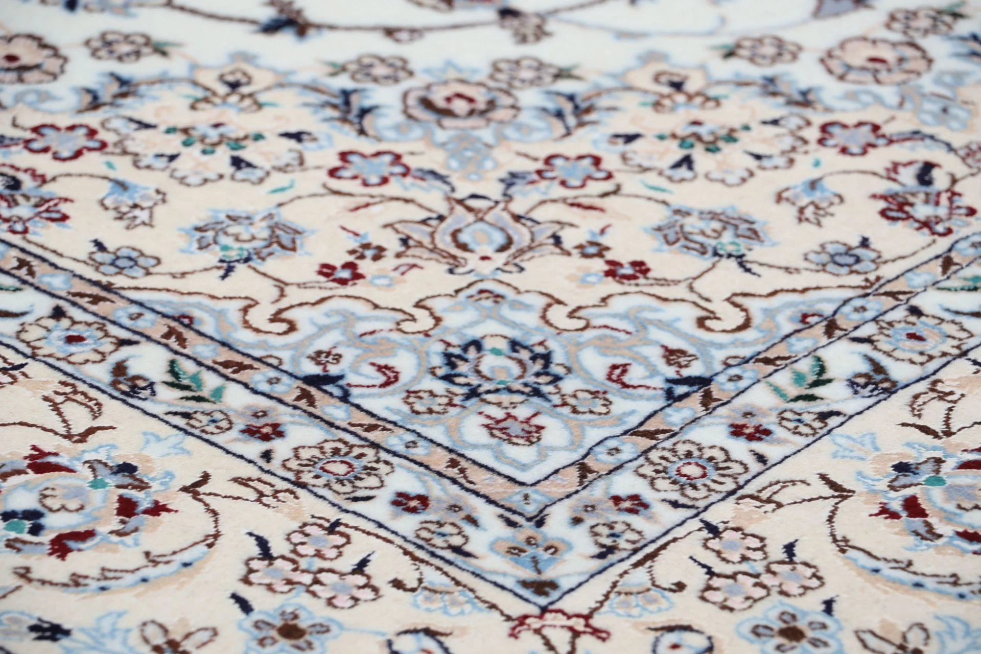 Nain Persian Rug — hand-knotted, 150 × 240 cm, Wool & Silk
